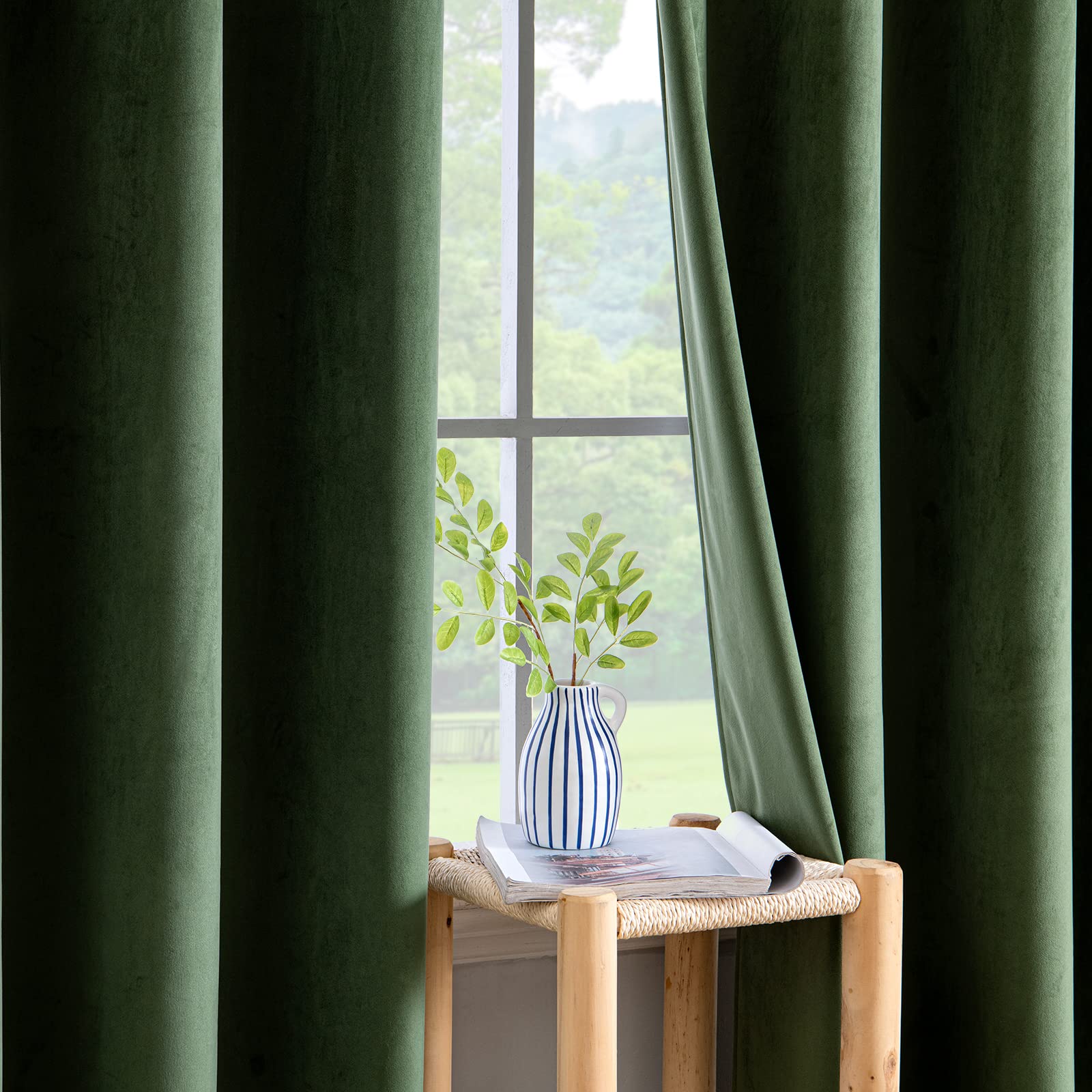 EMEMA 2 Panneaux Doux Velours Rideau Occultant Thermiques Réglage de la Température Rideaux à Oeillets pour Chambre Salon Élégant Décoration 140 x 280 cm Matcha