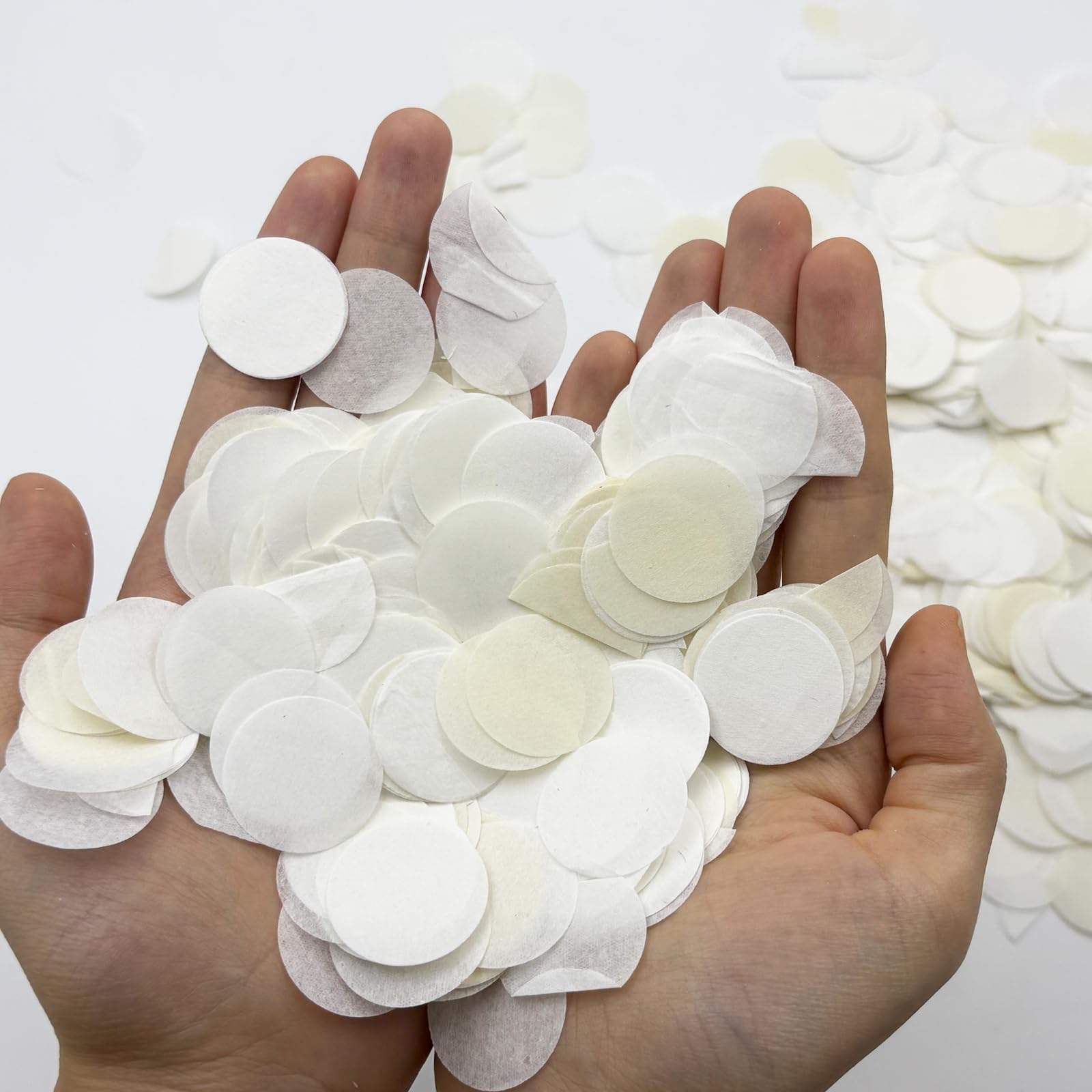 8000 szt. 2,5 cm biała kość słoniowa okrągłe konfetti z chusteczkami, okrągły papier do balonów, okrągłe papierowe konfetti na przyjęcie weselne, na dekoracje urodzinowe, rocznicę, zaręczyny