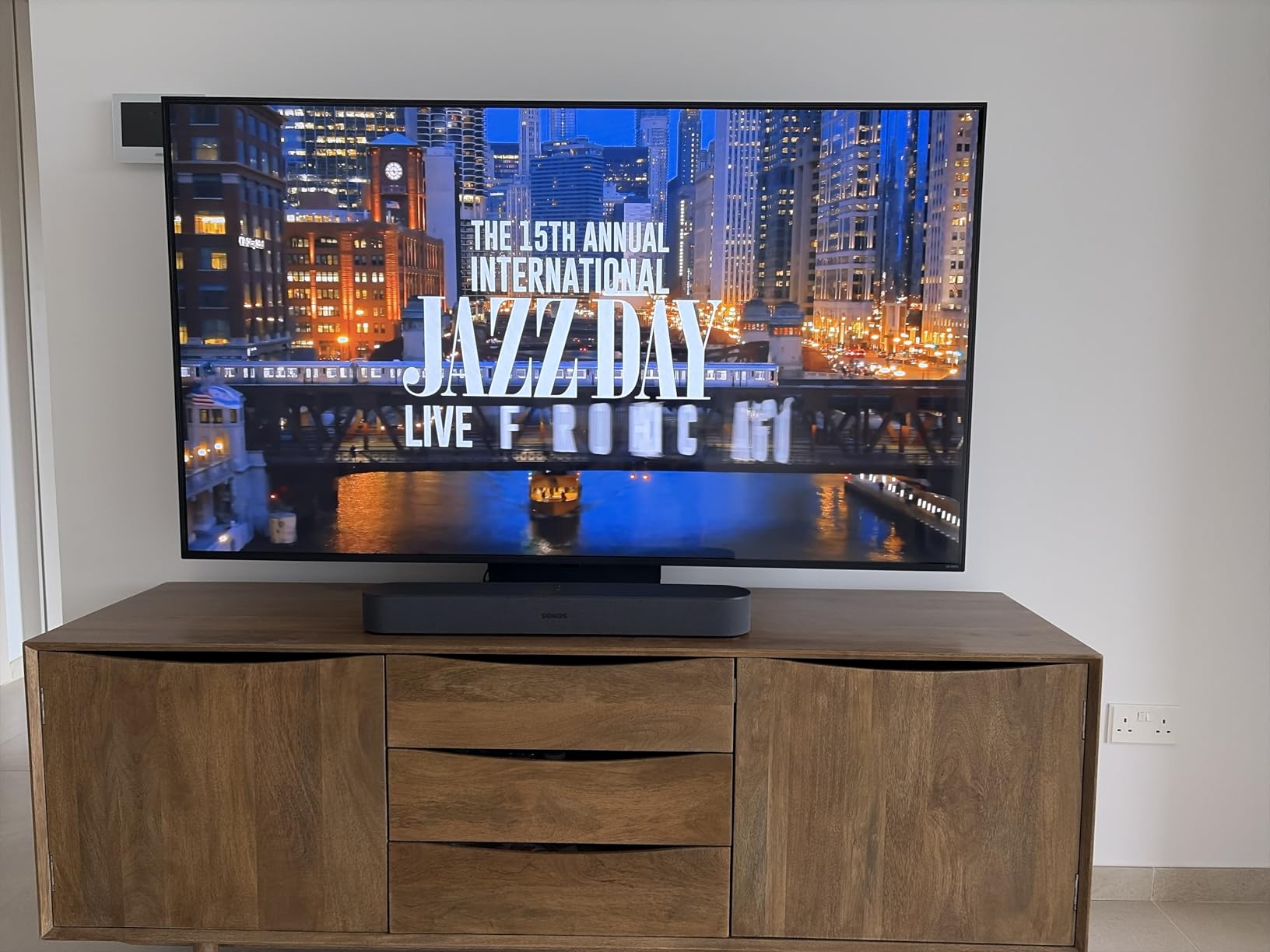 Billede leveret til anmeldelsesskabelonen – Sonos Beam Gen 2, eksempel 2