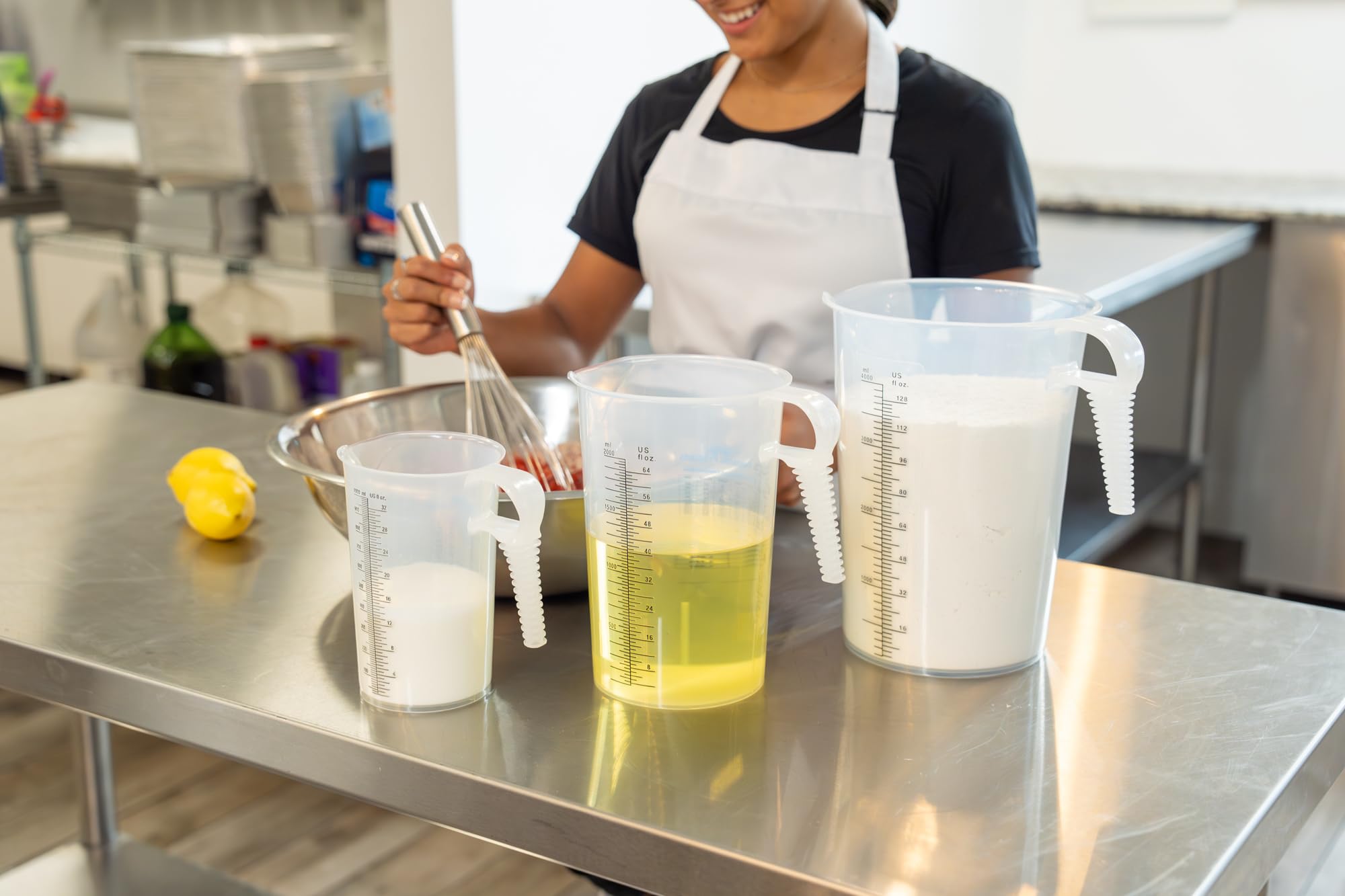 Turnah Jarra de medición, con tabla de conversión conveniente, grado alimenticio extra fuerte con alta resistencia química (64 onzas)