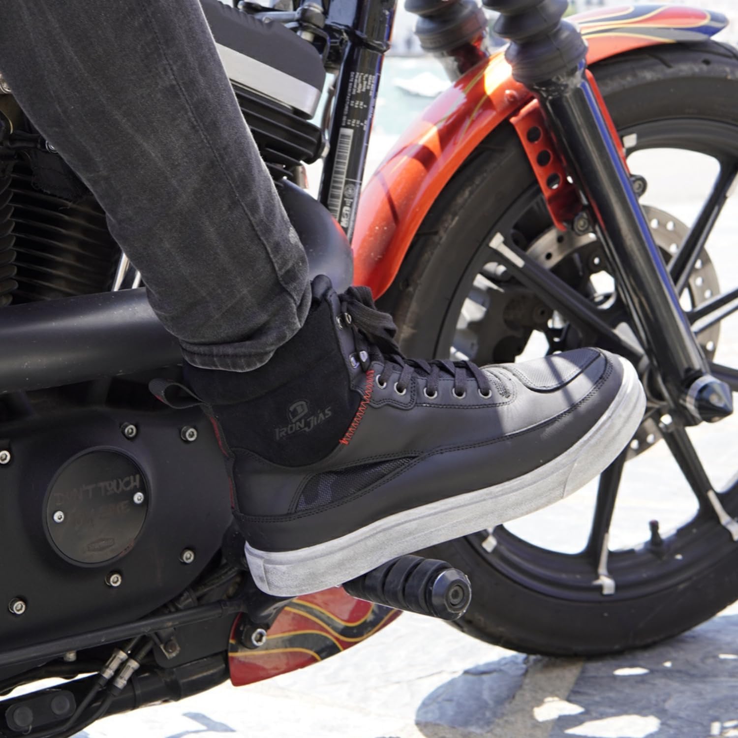 Botas Moto Hombre de Cuero, Zapatillas de Motocicleta, Zapatos de Calle Transpirables, Reforzados con Soporte el Tobillo, Suela Antideslizante, Almohadilla de Cambio 45