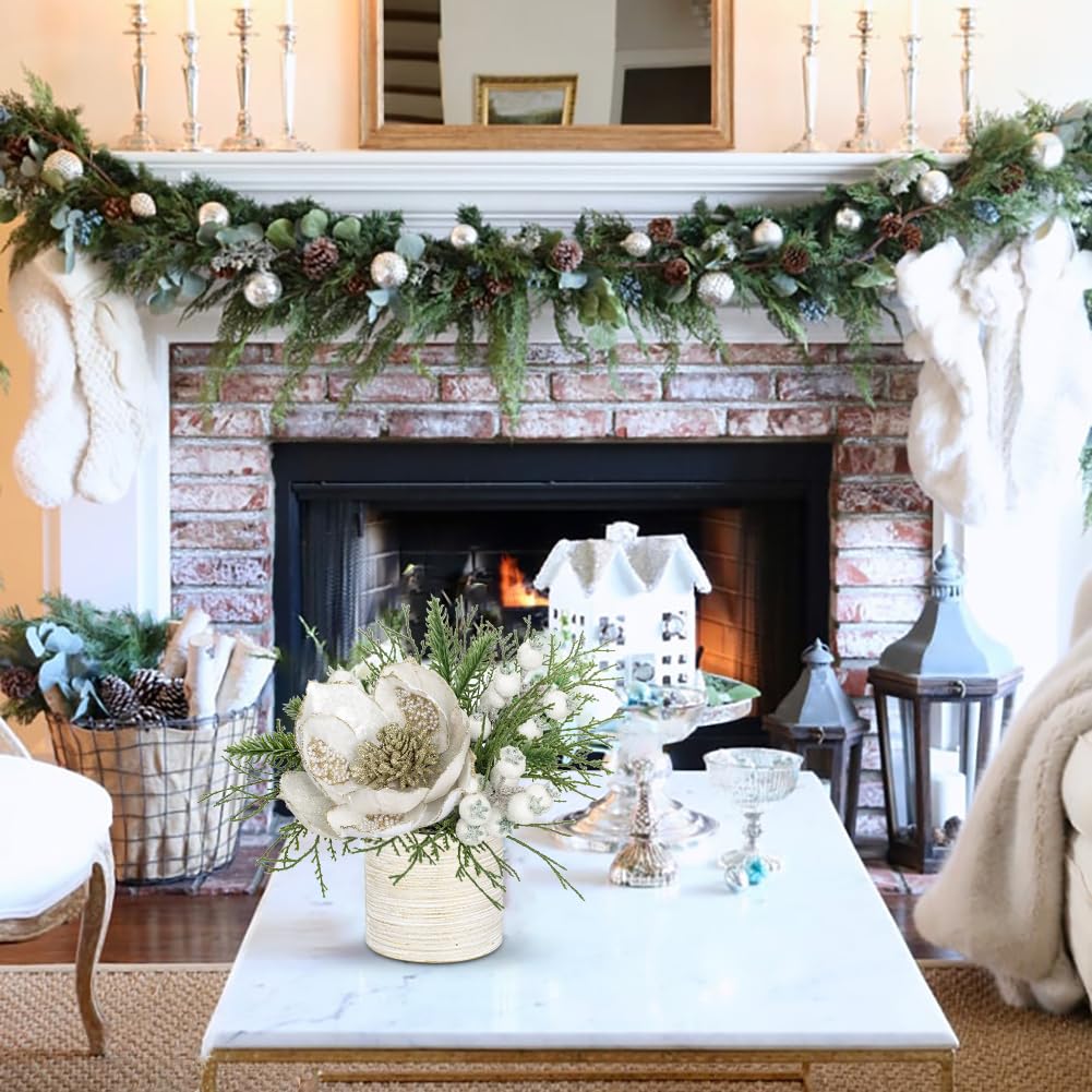Briful Kunstpflanze Weihnachtsdeko Künstliche Pflanze Magnolie Gestecke Weihnachtsarrangement im Keramiktopf mit Tannenzweig Kugeln Berries Tannenzapfen, Dekopflanze Zimmerpflanze Tischdeko