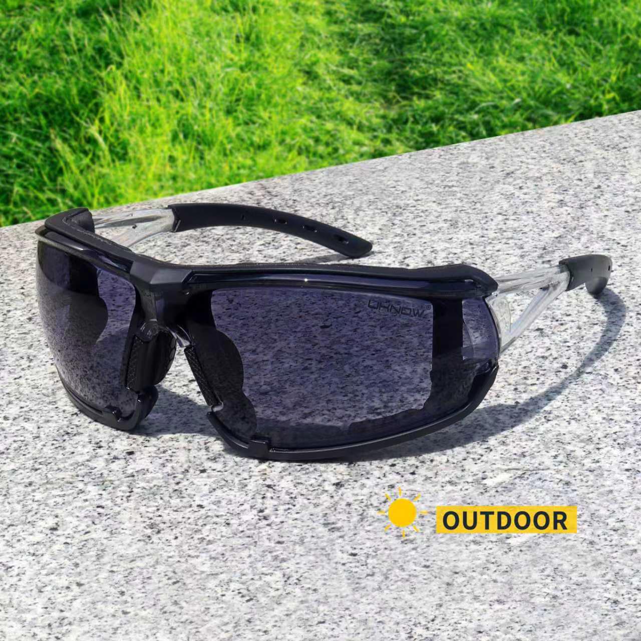 UKNOW Gafas de seguridad fotocromáticas, lentes de transición resistentes a los arañazos, junta de espuma extraíble, gafas protectoras ANSI Z87.1