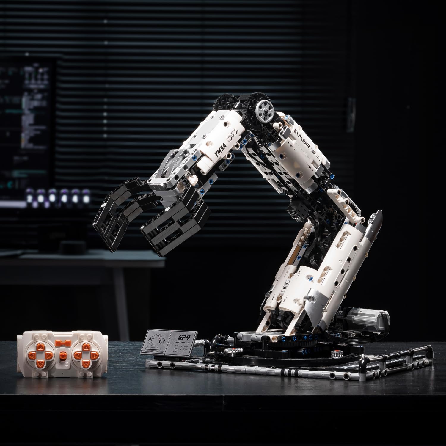 Mechanical Technical Arm Building Blocks Set,Toy Set with Remote Control and 8-Way Control,STEM Educational Toys,Set for Boys and Girls 8-14,Technic Robotic Arm Set for Adult(784Pcs)