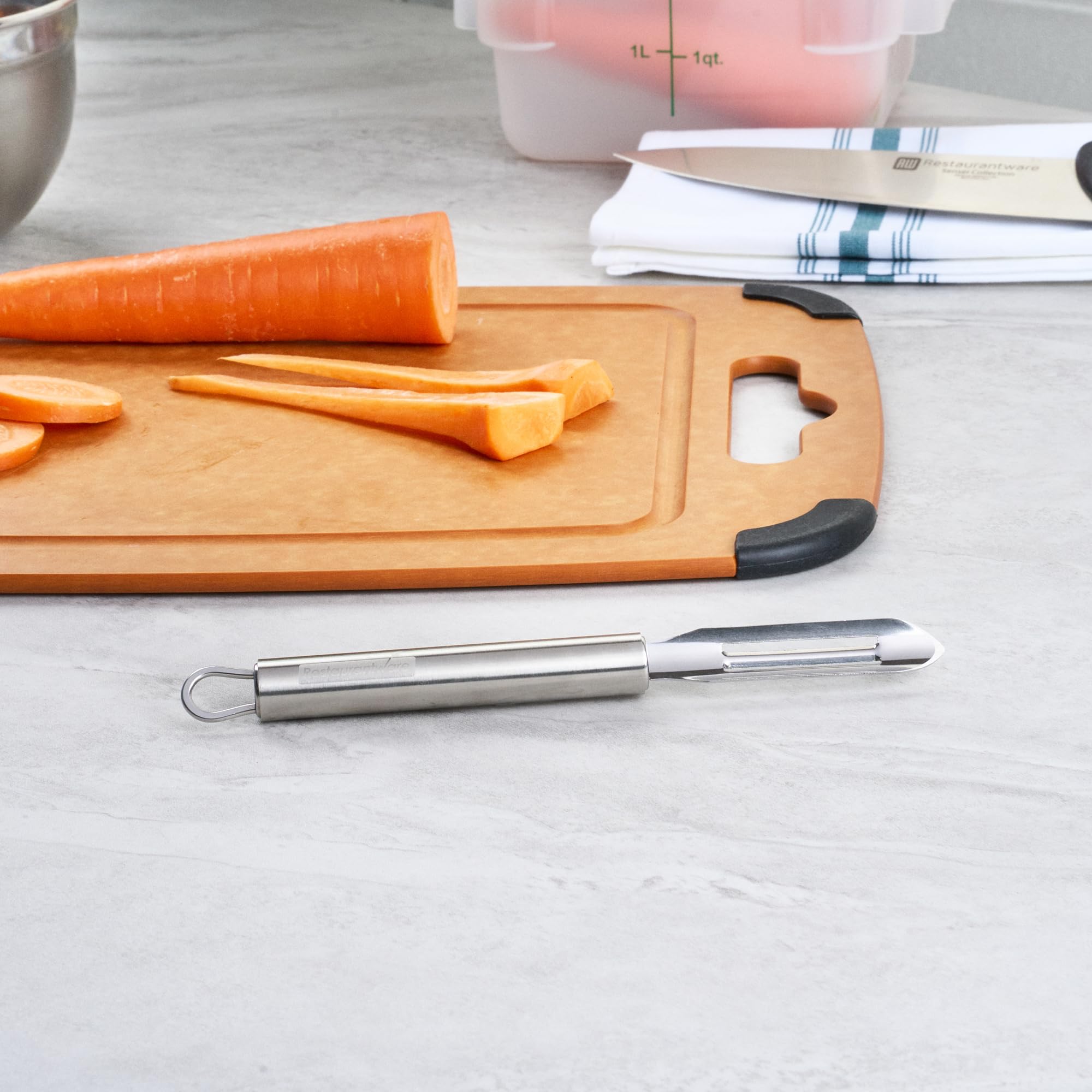 Restaurantware - Pelador de verduras estándar alemán de 7.6 pulgadas, 1 pelador de mano lavable en lavavajillas, hoja ultra afilada, mango ergonómico, pelador de patatas de acero inoxidable, para