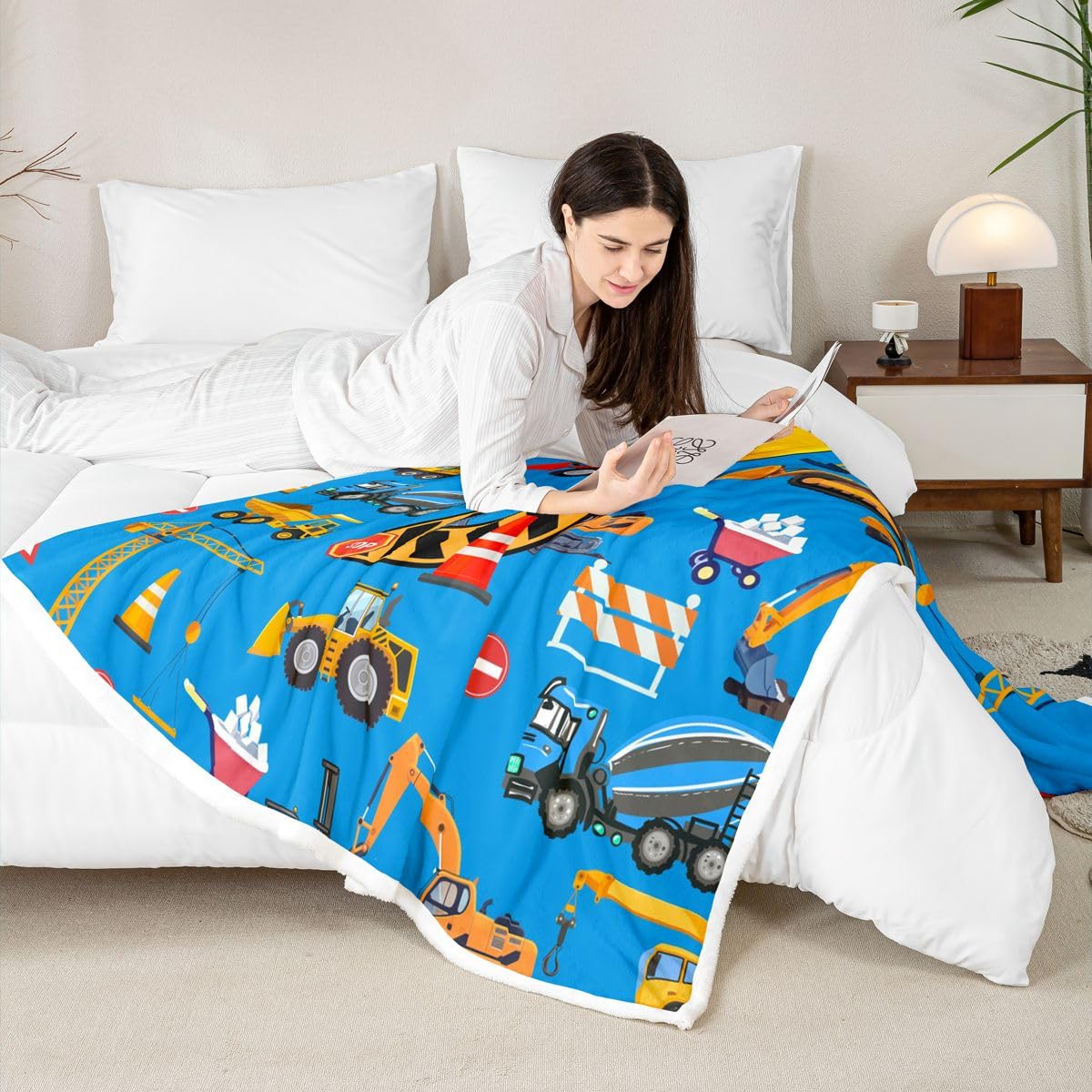 Loussiesd Pojazdy budowlane koc polarowy koparka litera B szerpa koc dla dzieci kobiet mężczyzn pluszowy puszysty kreskówka samochód traktor królowa 228 x 229 cm na łóżko kanapę krzesło salon