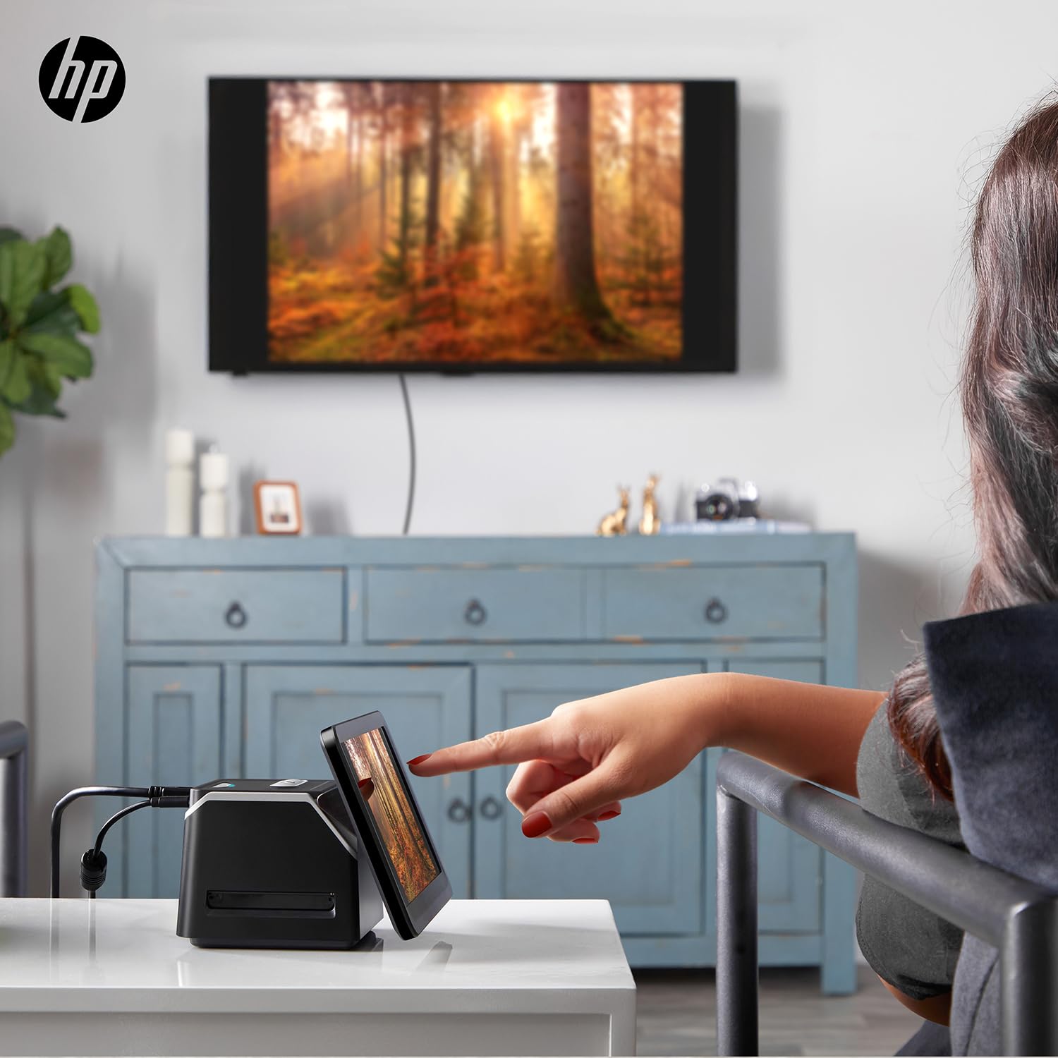 HP FilmScan Numériseur de film et diapositives à écran tactile avec écran LCD réglable de 7", convertit rapidement les négatifs et les diapositives en photos numériques JPEG de 22 MP, compatible avec