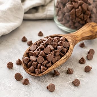 Milk Chocolate Chips -900g - GMO - Free - Suitable for Vegetarians - Baking - Desserts - Cookies - Ganache - Muffins - Cakesicles - Cakes - Cupcakes -Tempering - Chocolate Mocha
