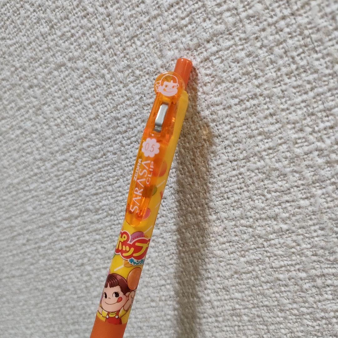 Amazon.co.jp: 限定 サラサクリップ ペコちゃん 不二家 sarasa clip