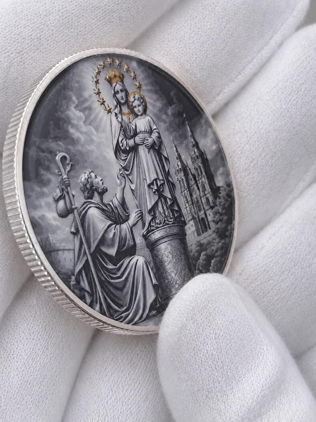 Genérico Moneda Conmemorativa Virgen del Pilar y Santiago Apóstol 2026 – Edición Limitada 500 Piezas – Moneda Coleccionista 40 mm – Acabado Proof Mirror – Certificado Numerado