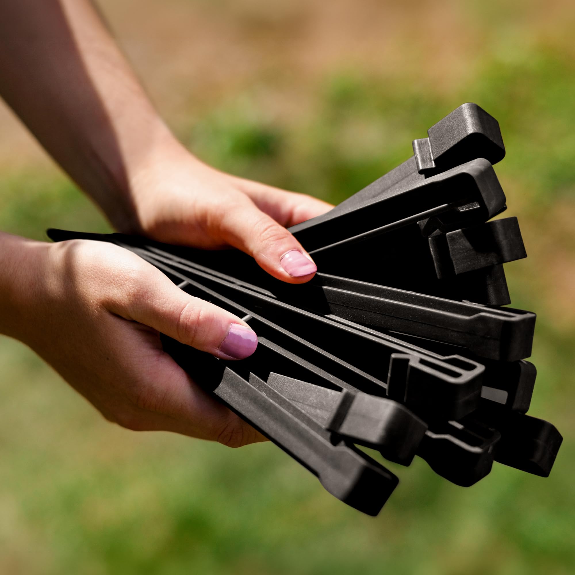 Lot de 40 Piquets d'ancrage en Plastique pour Bordure de Jardin 24,5 cm - Piquets de Jardin Robustes, Noir