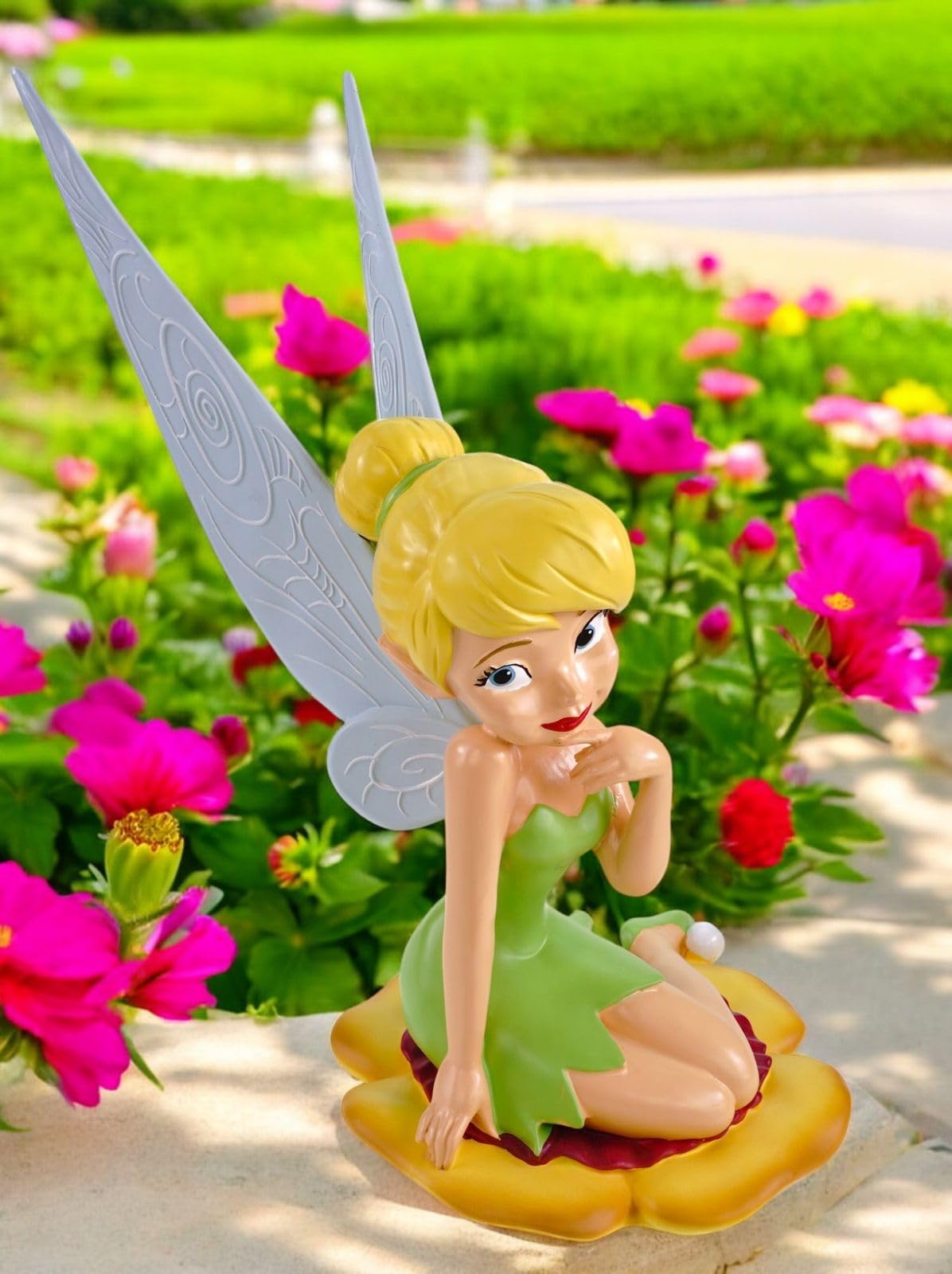 Decorazione 3D Disney da giardino Fata Tinkerbell H:41,5 cm in plastica – Figura in Peter Pan per il giardino, stile moderno decorativo per fan, decorazione da giardino, statua