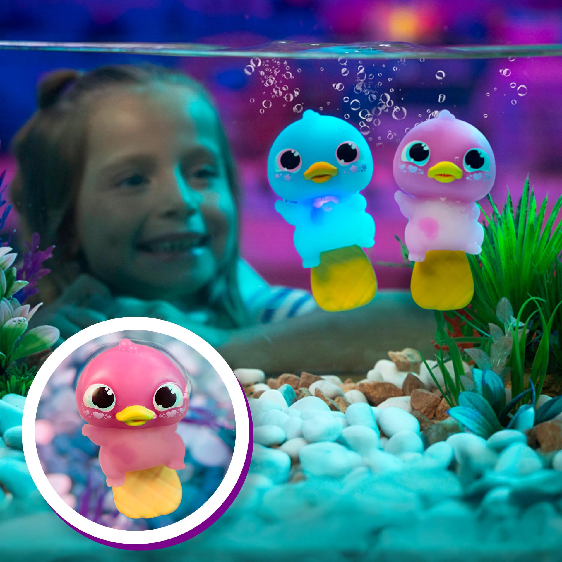 Animagic Let's Glo Puddles - Rosa | Il tuo migliore amico elastico, morbido e luminoso - Si illumina e galleggia in acqua - Animale elettronico interattivo - Per bambini dai 4 anni in su