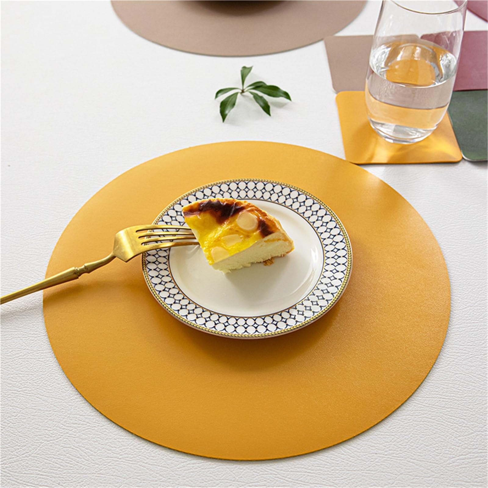 Generisch Rundes Platzset Aus Leder, Wasserdicht Und Hitzebeständig, 45 cm Durchmesser, rutschfest Und Abwaschbar, Geeignet Für Esszimmer Und Büro (Khaki 4 pcs 45 cm)