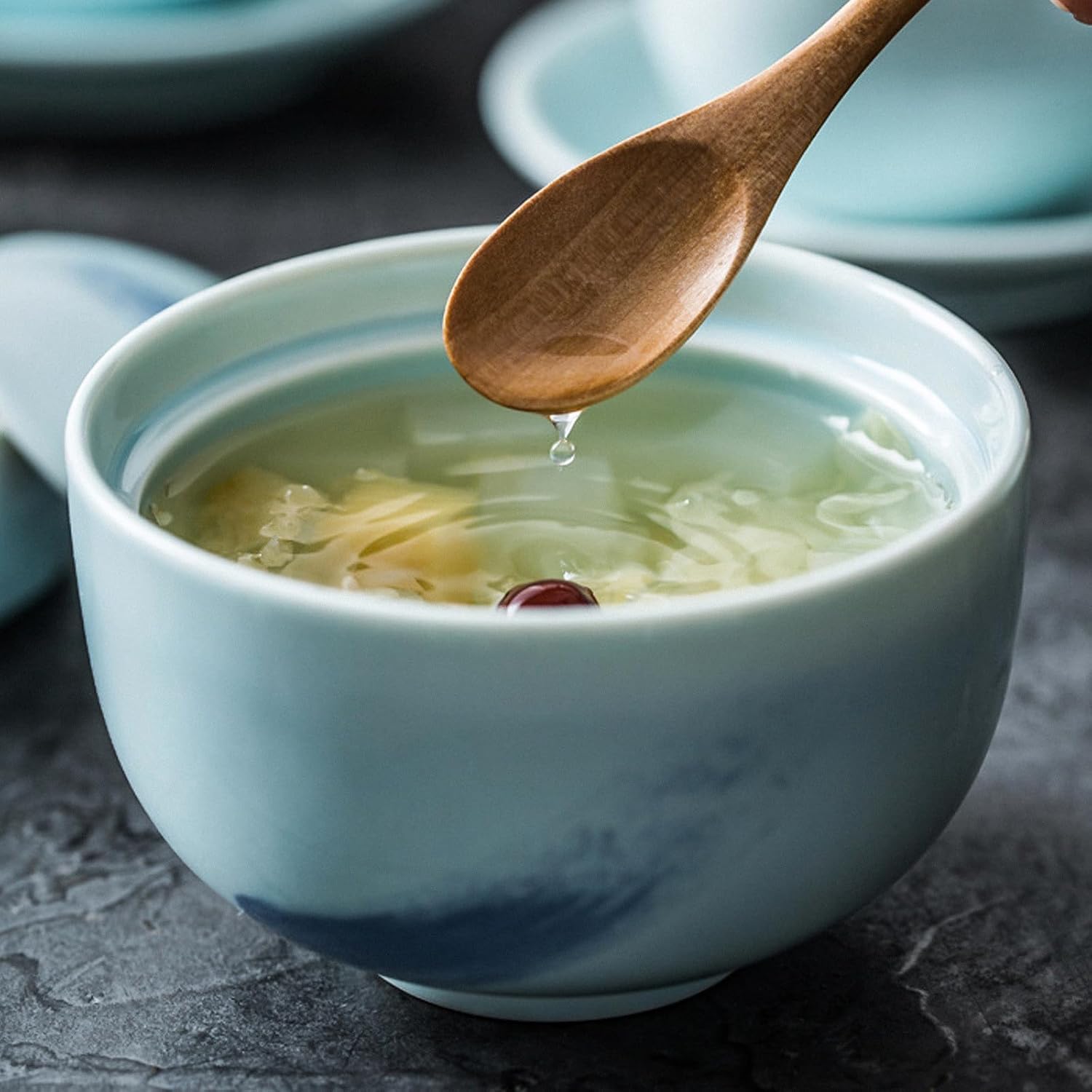 Mobestech Japanese Ceramic Egg Shaped Soup Bowl with Lid for Home Dining