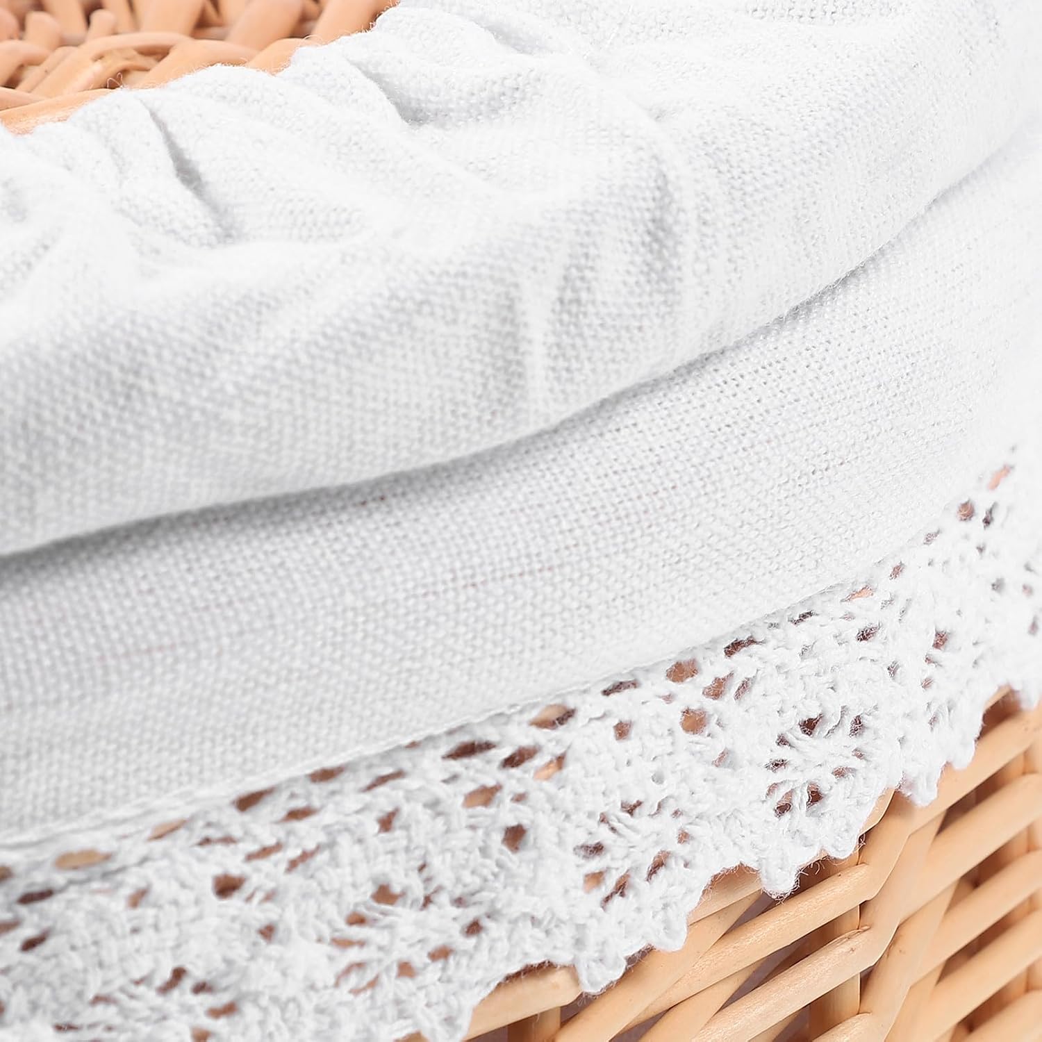 Wicker Weaving Food Basket with White Liner, Small 25Cm Diameter Decorative Bread and Snack Storage Basket for Kitchen and Dining Use