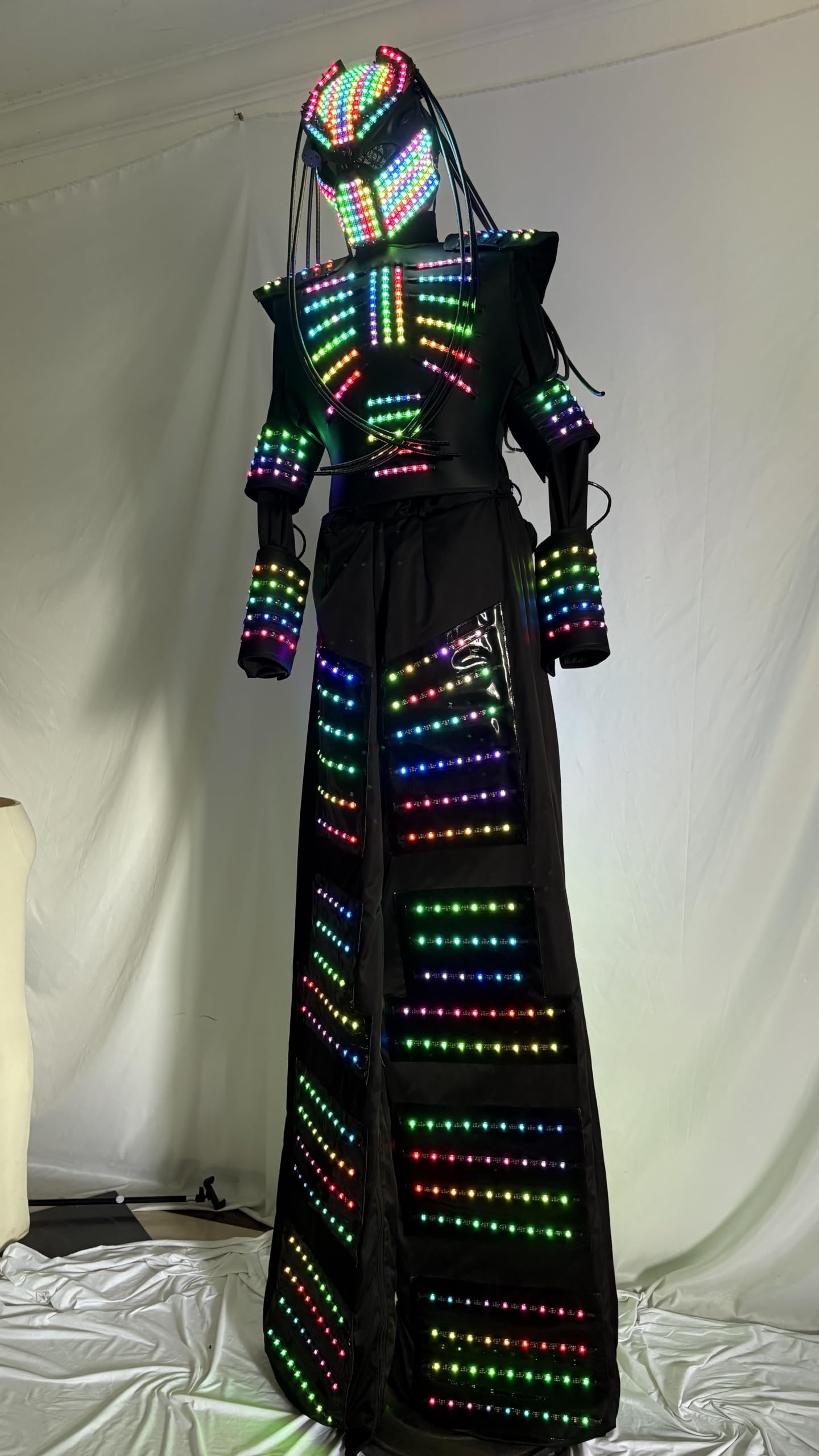 Earthradius Disfraz de Robot Caminante sobre zancos RGB, Traje de Armadura con Casco de depredador Iluminado de Cuerpo Completo para espectáculos de Escenario