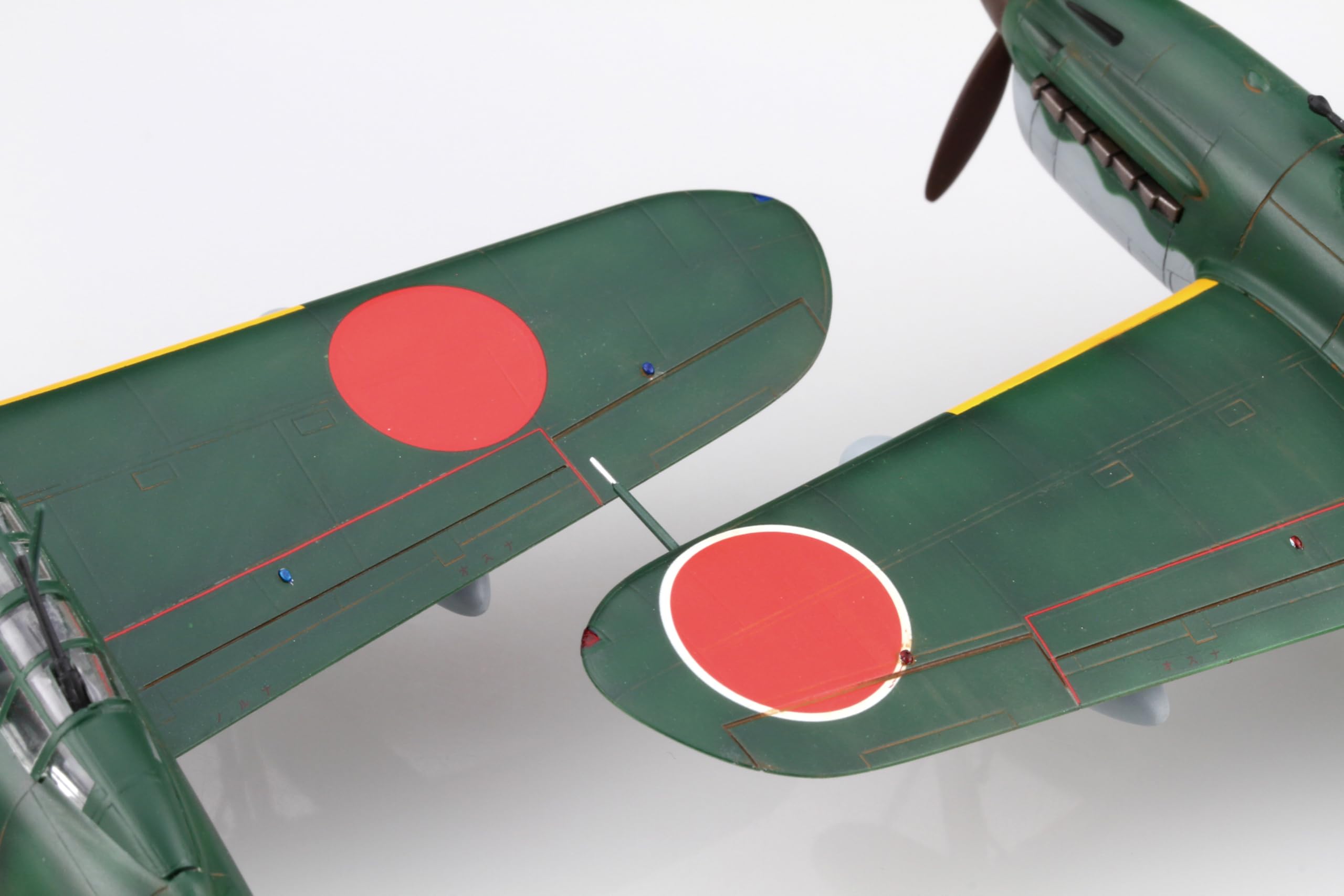 Amazon | 1/72 日本海軍 艦上爆撃機 彗星12型 プラモデル | プラモデル