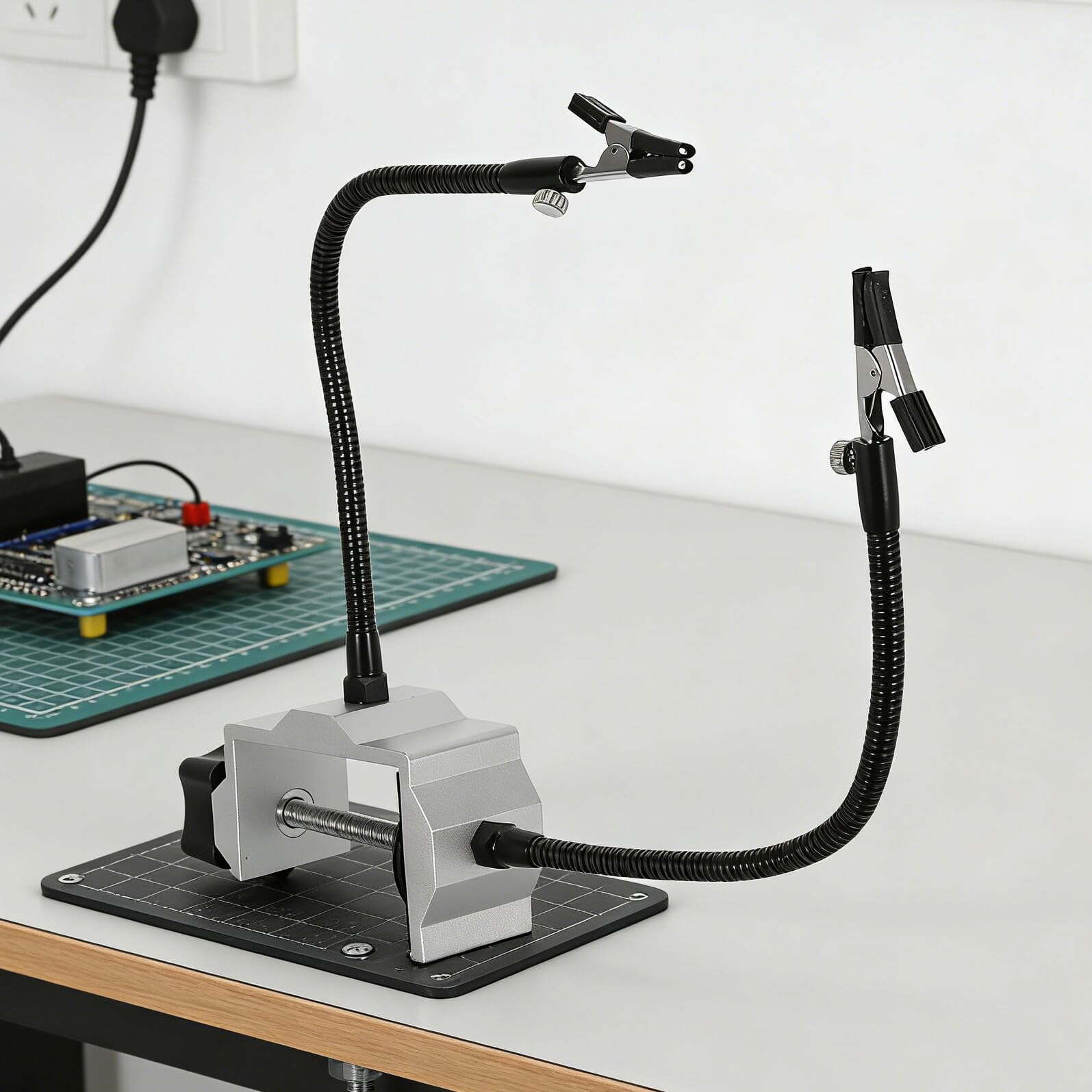 Supporto per Saldatura Terza Mano con Morsetto Regolabile in Lega di Alluminio per Pcb e Saldatore Elettronico
