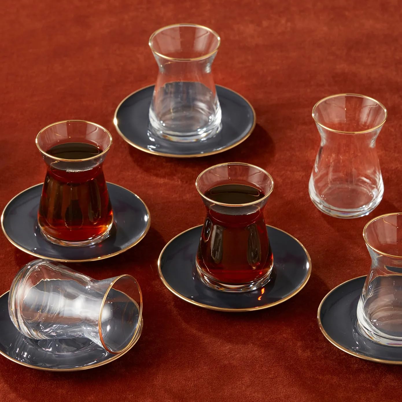KARACA Juego de té retro antracita para 6 personas, vasos de té turco con platillos, 12 piezas, detalles de calcomanía dorada