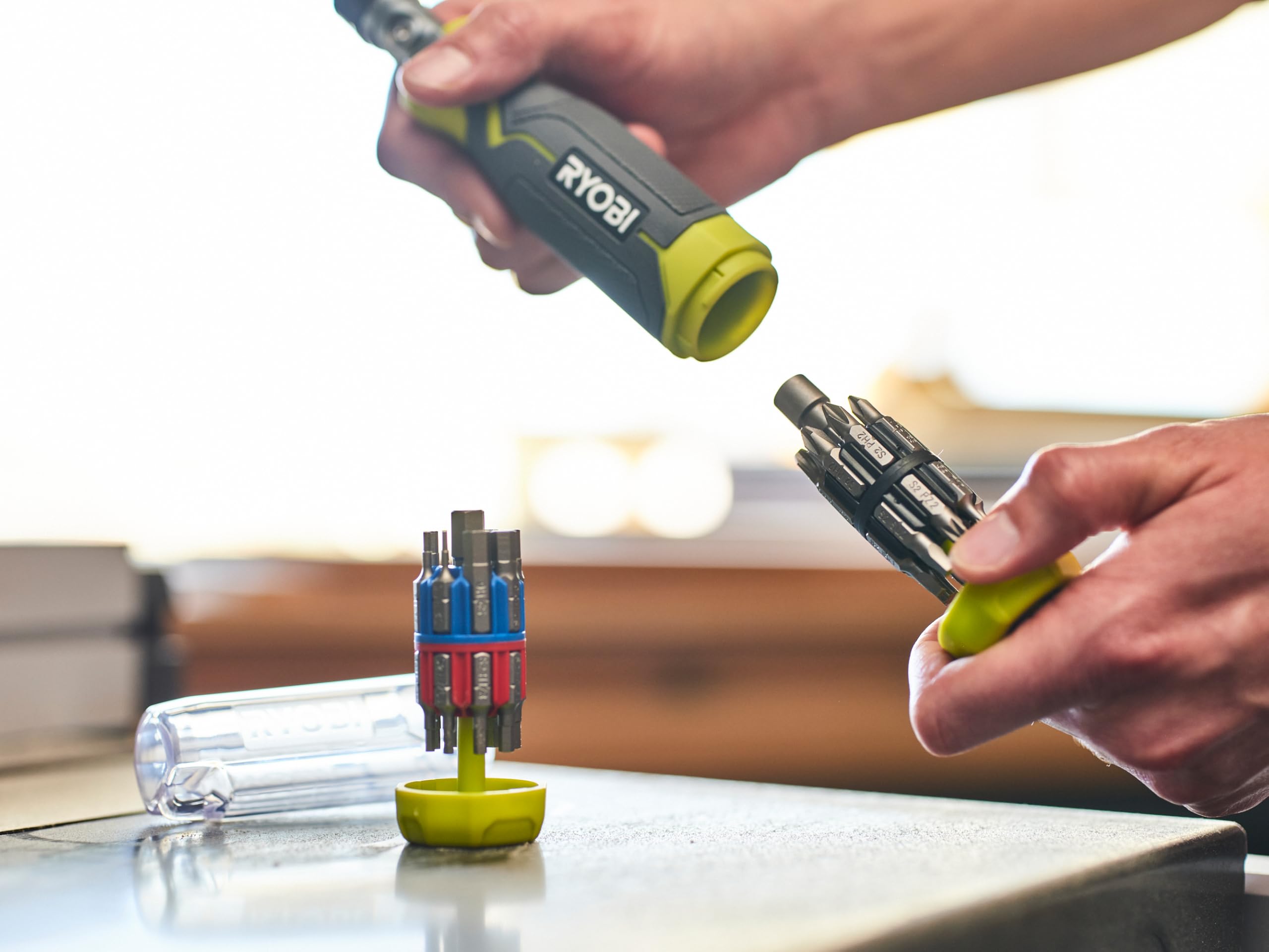 Ryobi - RHSDSMR35 - Tournevis à cliquet pivotant 72 dents – 35 accessoires – Tête réglable 45° / 90° / 180°, embouts 1/4˝ hex, fixation magnétique – Bricolage & réparation
