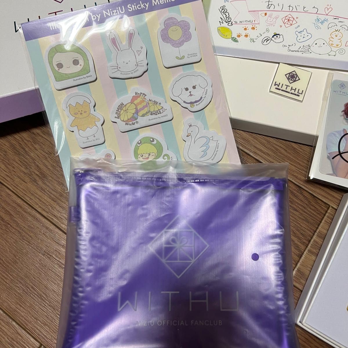 Amazon.co.jp: 限定品！NiziU公式グッズセット K-POP 韓国 CD : おもちゃ