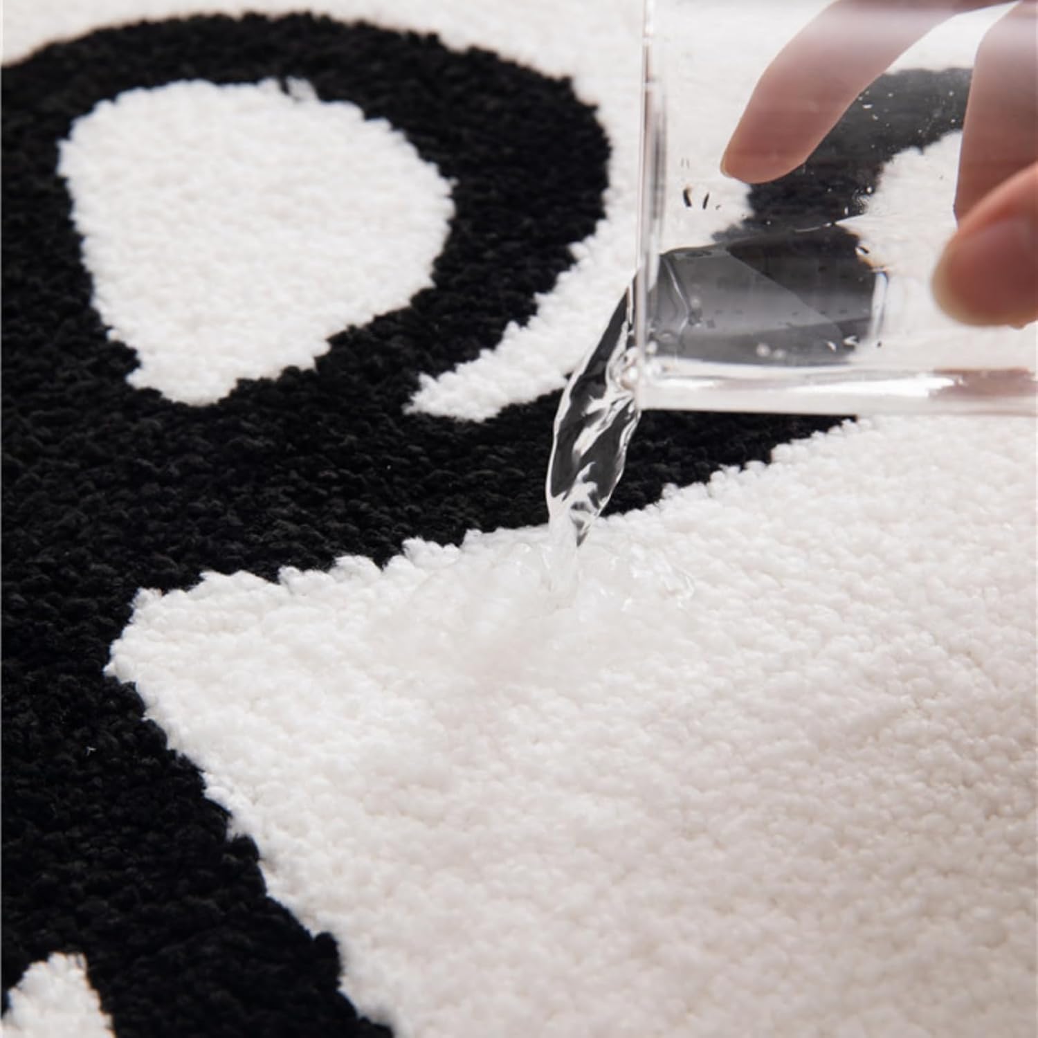 Black Scalloped Bathroom Mat 32x20, Soft Absorbent Bath Mats, Machine Washable Microfiber Floor Mats for Bathroom Tubs, Sinks and Showers