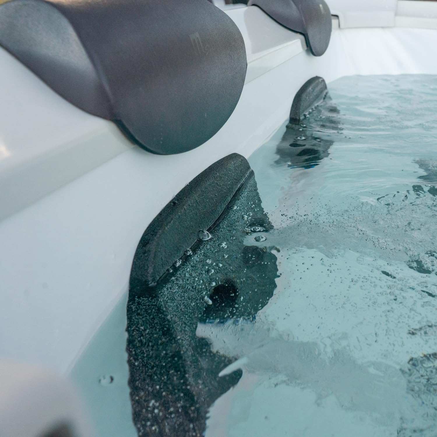 Spa Rigide connecté carré 160 cm MSPA Oslo – Spa 6 Places – Jets air et Eau – Lot de filtres Inclus