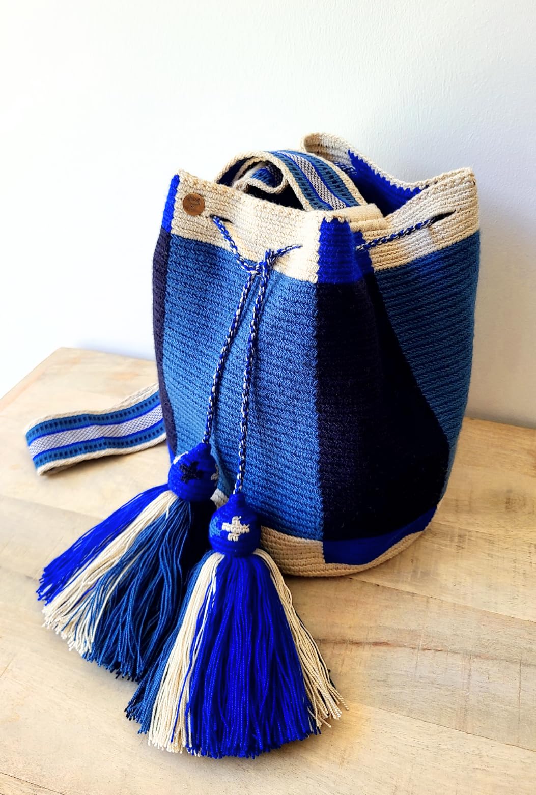 TERRA FUSION Bolso Wayuu hecho a mano | Bolsa de cubo lisa | Bolsa ética | Azul Rey, beige