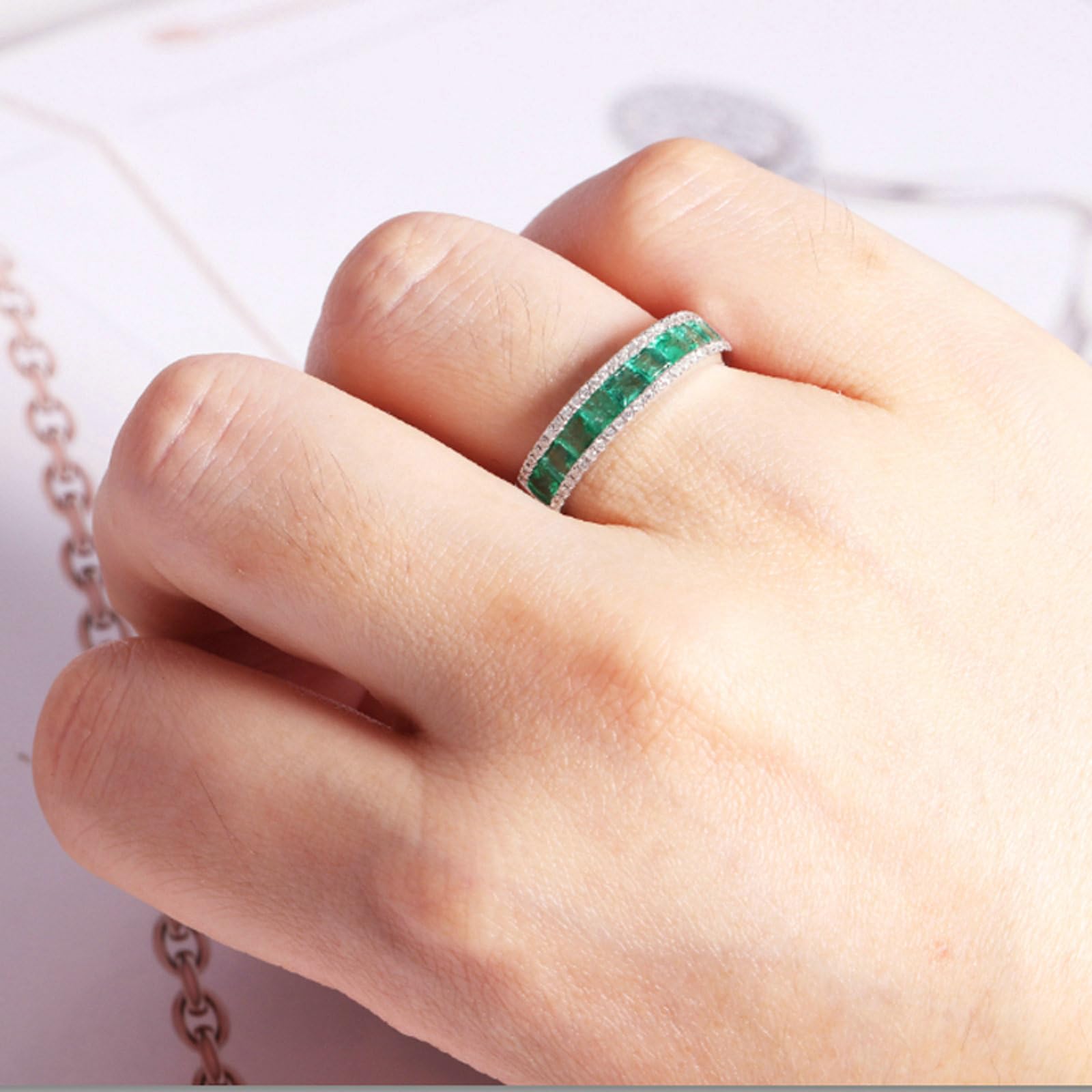 Anillos de compromiso de platino para mujer, anillo de compromiso de tamaño H 1/2-V 1/2 flor con esmeralda ovalada de 1,5 quilates y moissanita 0,46 quilates