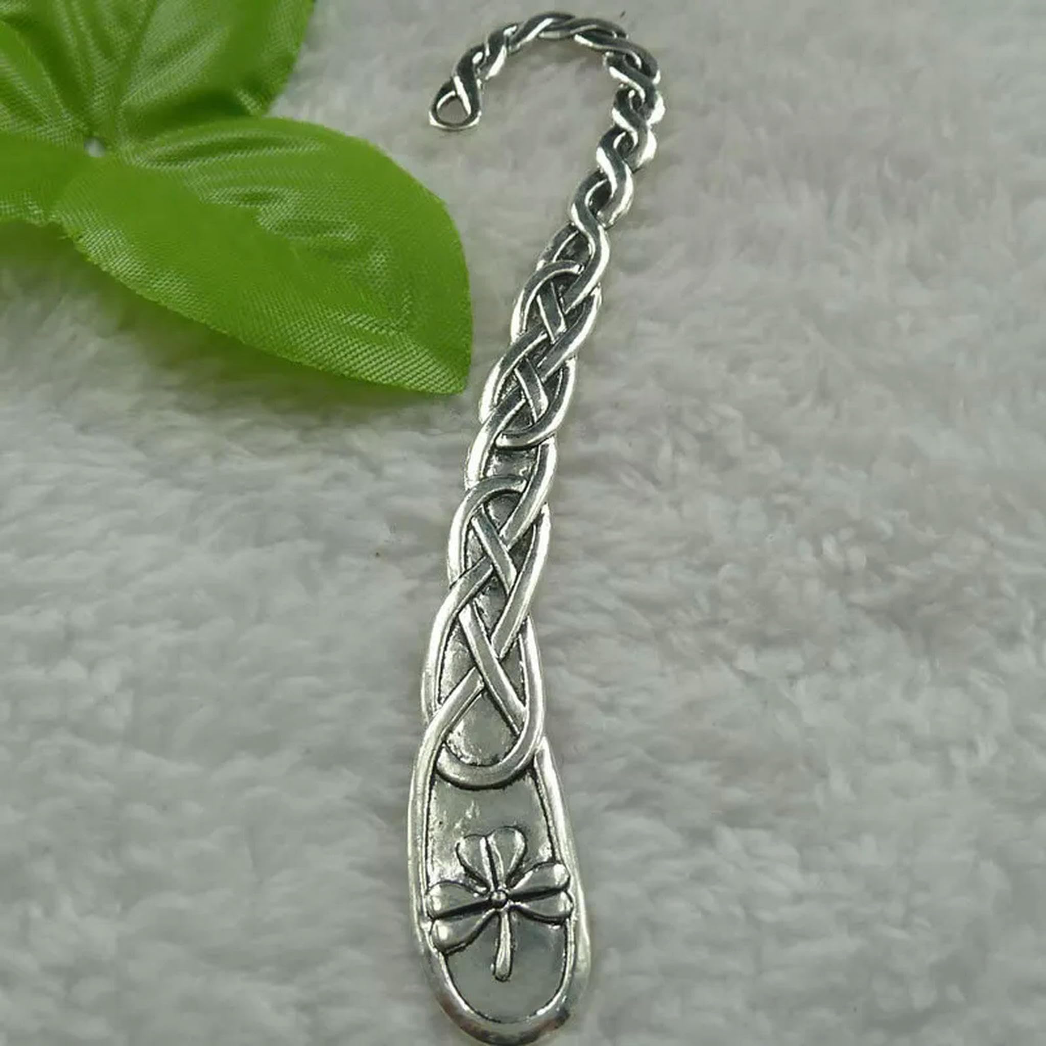 Marque-Page en Argent tibétain floral au design ciselé pour magnifier vos lectures