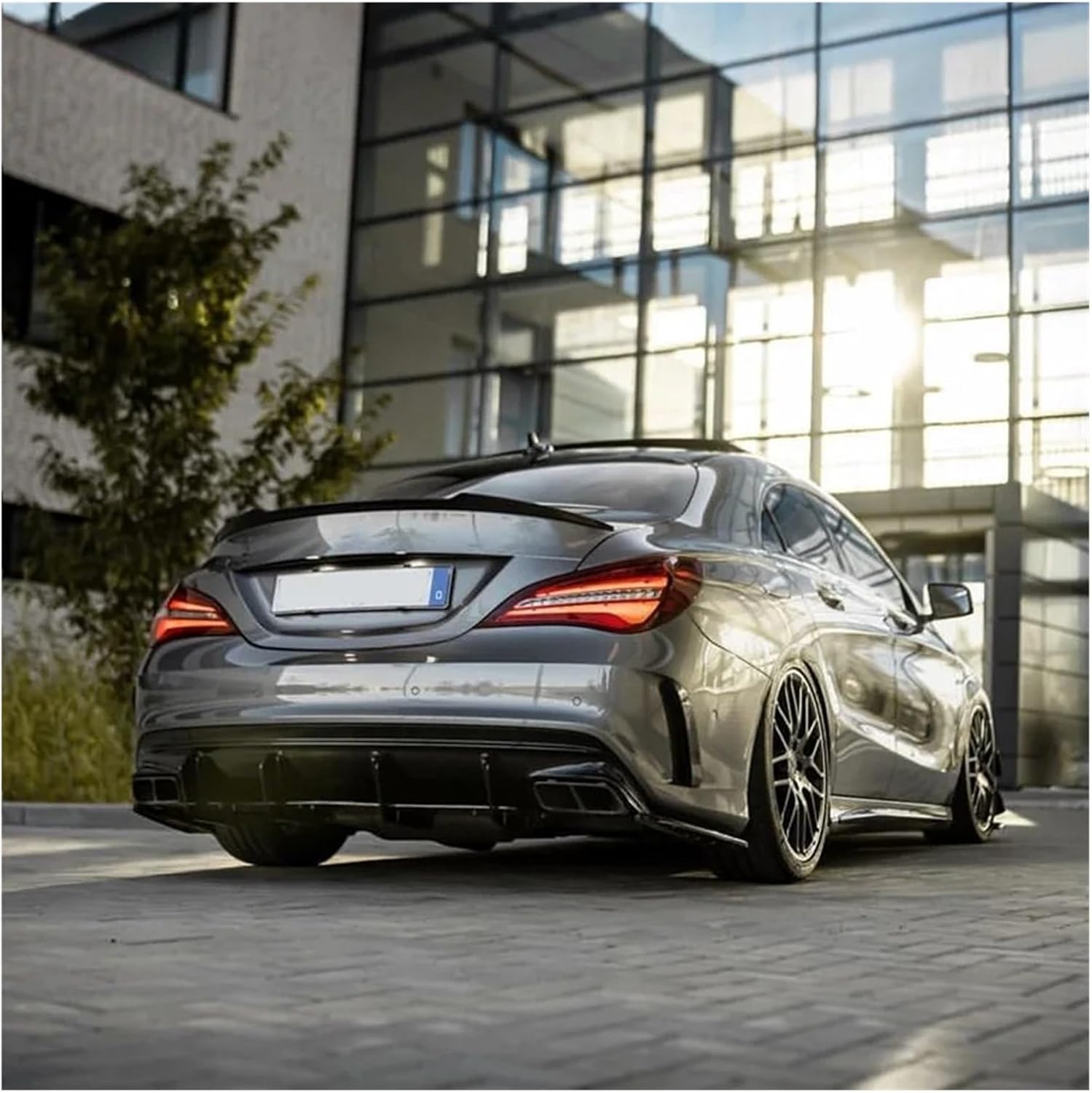 4フィン 車用リアバンパーディフューザー リアサイドスプリッター スポイラーリップ と互換性がある ベンツ C117 CLA45 A