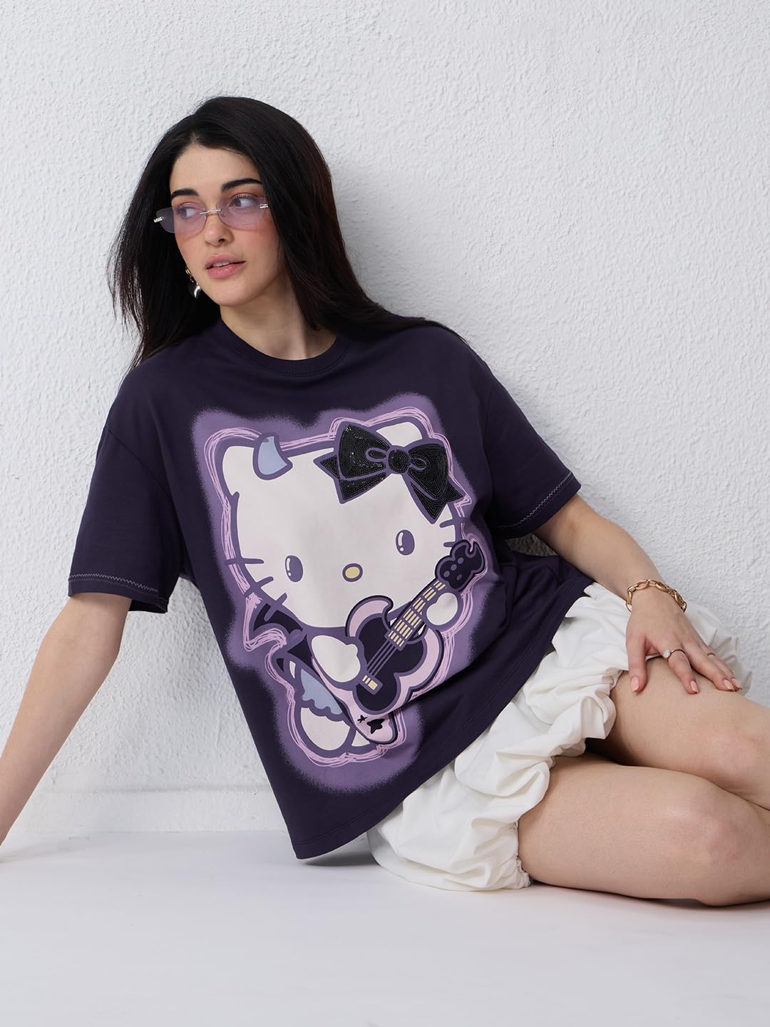 The Souled Store Hello Kitty: Gothic Rockstar - Maglietta da donna e ragazza, a maniche corte, girocollo, in cotone, con stampa grafica viola scuro, oversize, leggera, per tutti i giorni