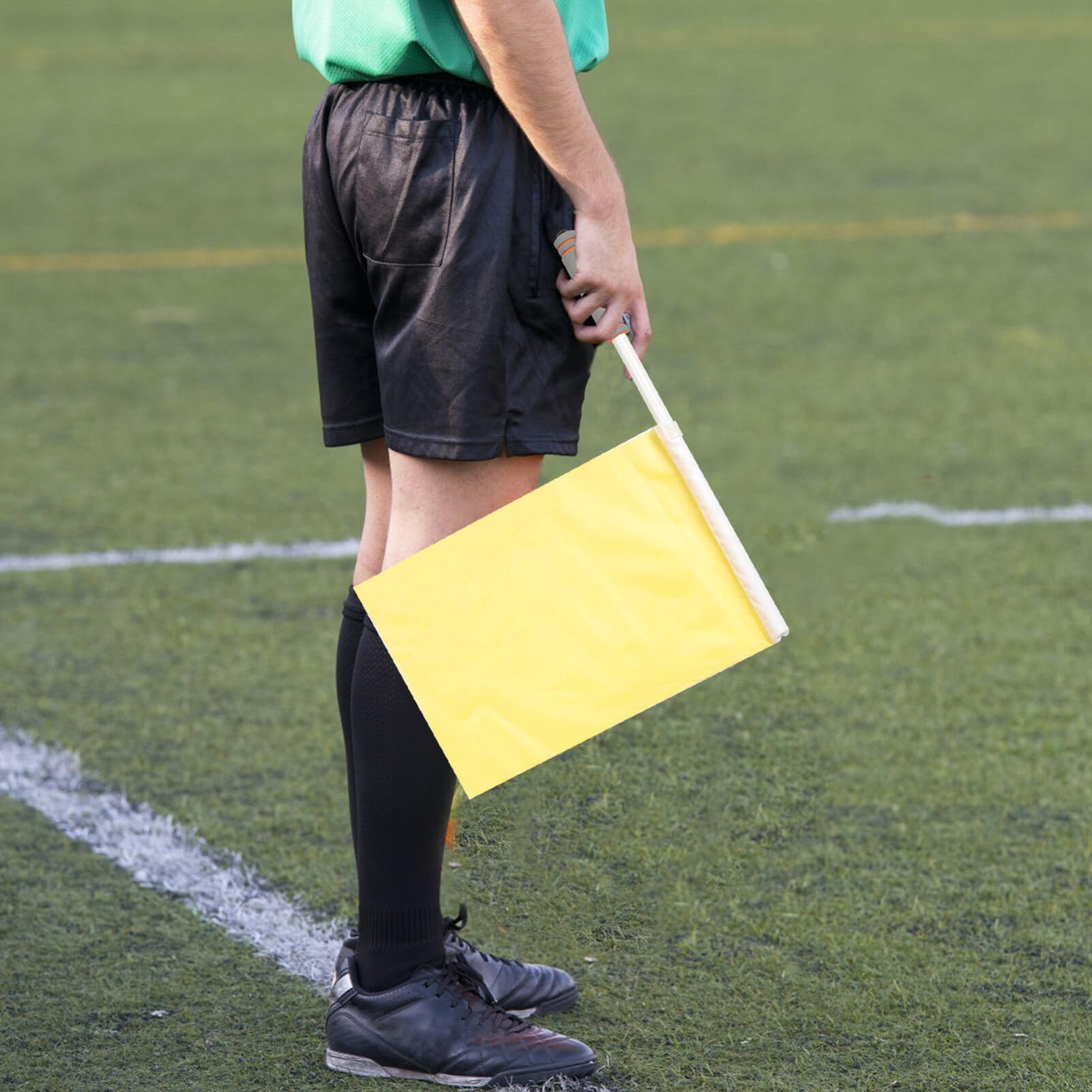 BESPORTBLE 2pcs Hand Waving Referee Flags High-visibility Signal Flags for Sports Events Soccer Volleyball Outdoor Competitions for Cheer and Support