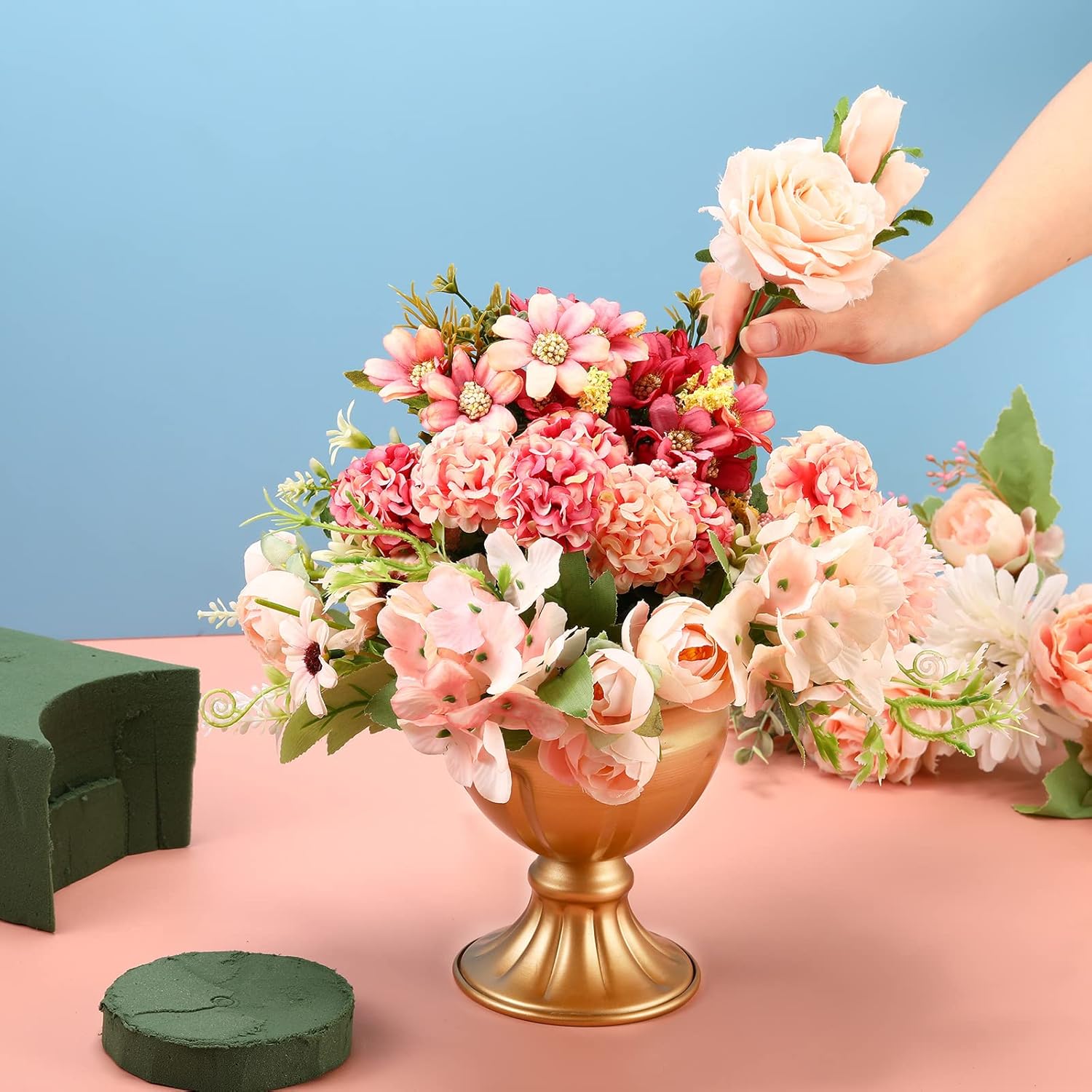 Rtteri 20 Pcs Mini Gold Metal Vase Wedding Flowers Gold 5.1inch Tall Metal Compote Vase Bulk Table Centerpieces Decoration for Wedding Party Anniversary Ceremony Birthday