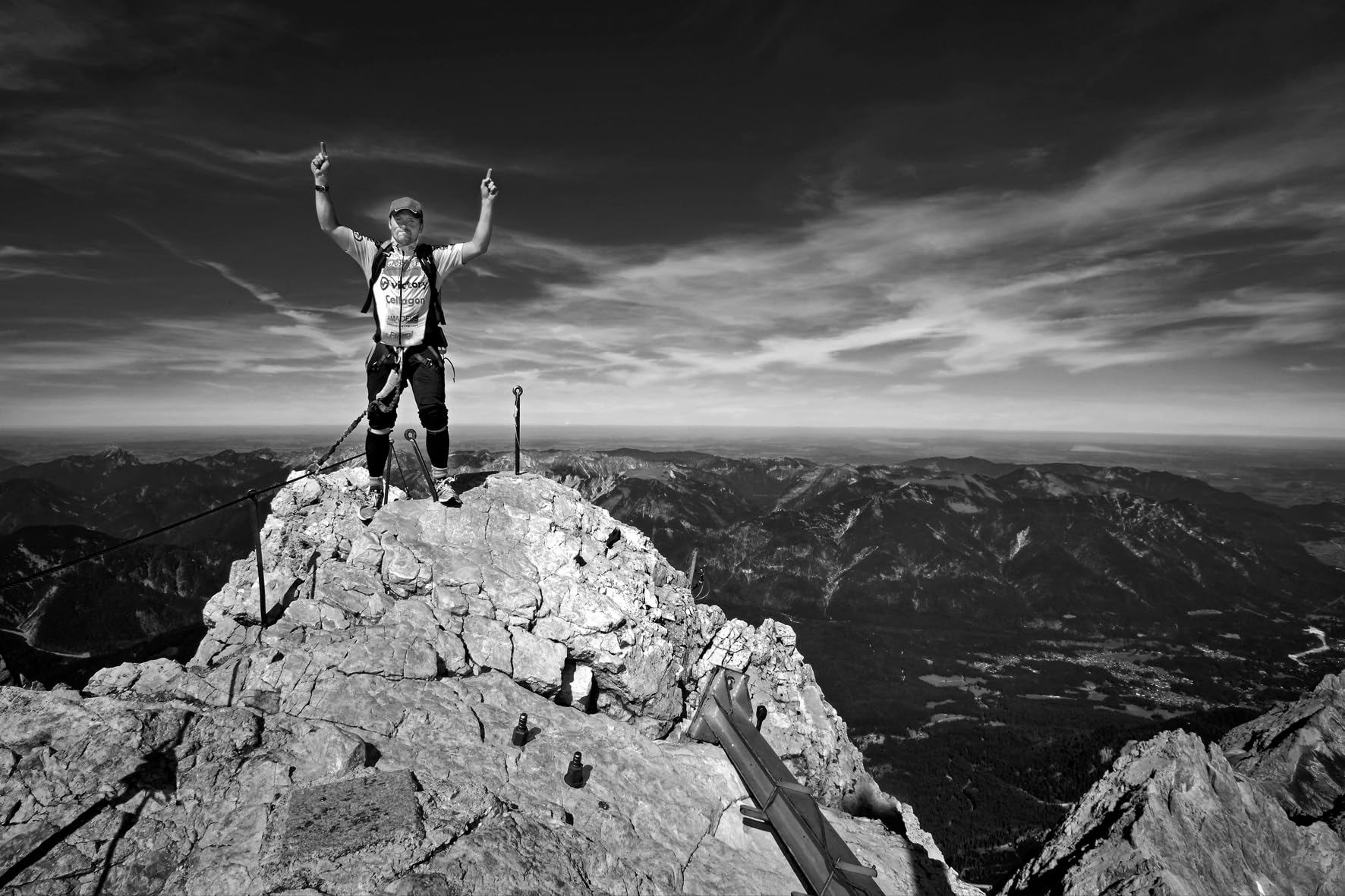 No Limits: 7 Kontinente. 100.000 Kilometer. 100 Challenges