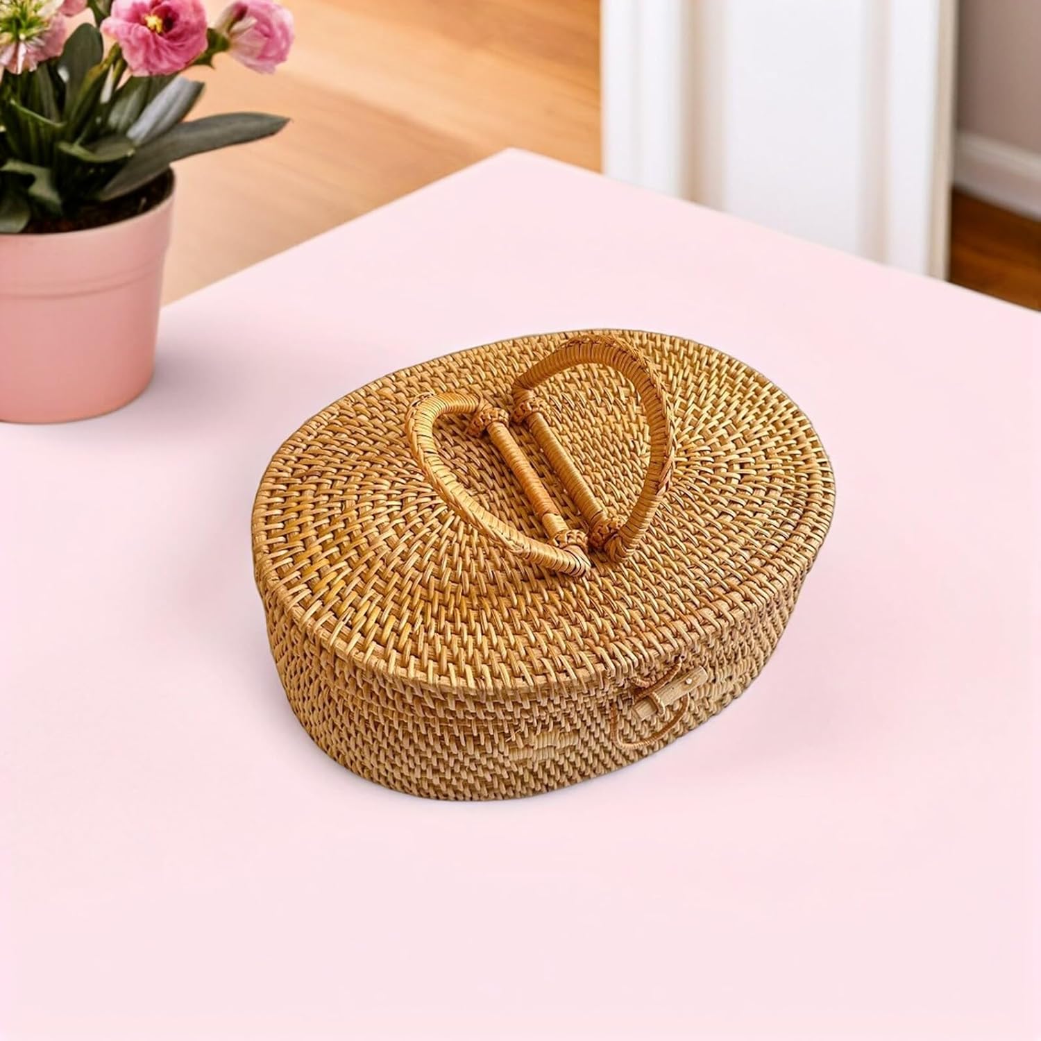 Oval Rattan Wicker Storage Basket with Handle and Lid, Hand-Woven Outdoor Picnic Snack Organizer Box 30x22x12cm for Patio and Garden Storage