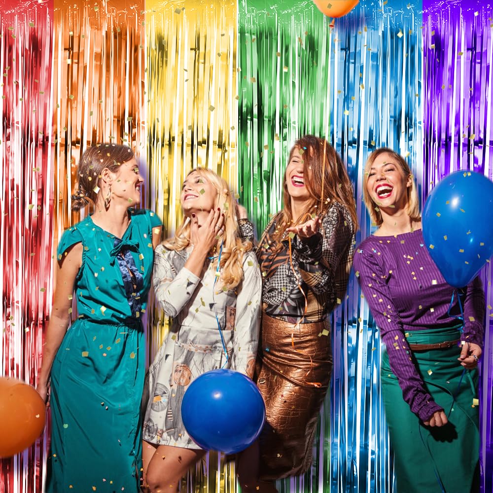 Feestelijke Kleurrijke Regenboog En Een Grote Cake Met Kaarsen Gelukkige Verjaardag Image92539793 Feestelijke Kleurrijke Regenboog En Een Grote Cake Met Kaarsen Gelukkige Verjaardag Image92539793