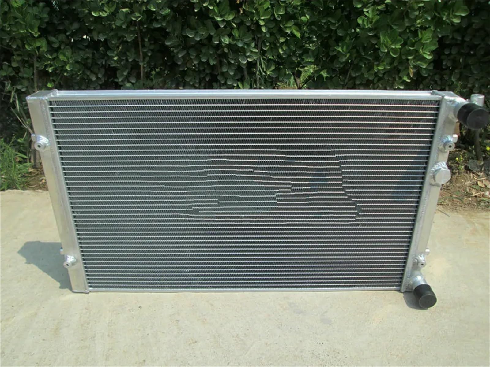 Radiatora Steam Deck Chłodnica aluminiowa do VW GOLF GTI/BORA MK4 IV, pasuje do AUDI A3/TT, pasuje do SEAT LEON/TOLEDO, 1.8T + wentylator Aluminiowy radiator(Dark Grey)