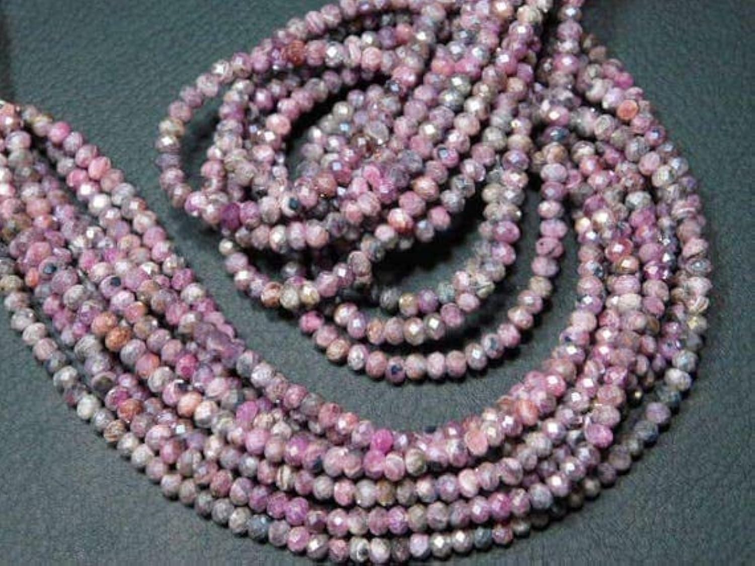 Rubis africain micro cut de 4mm LKBEADS : gemmes de prestige pour colliers et parures