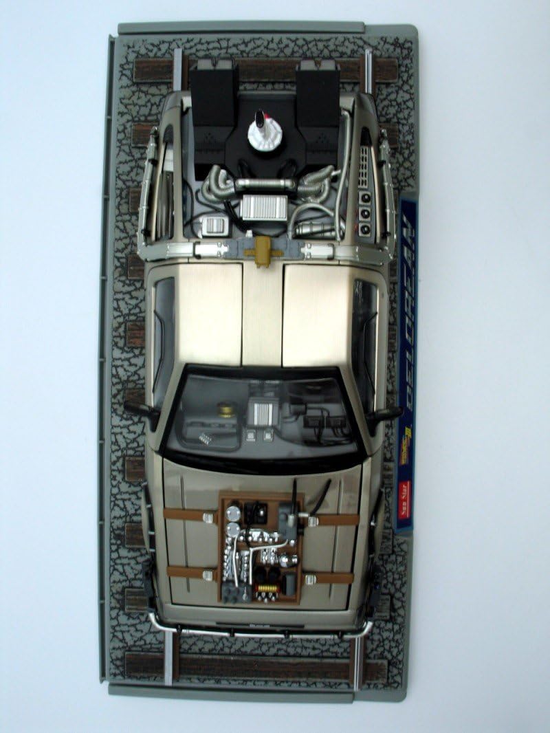 Diecast Model De Lorean LK Railroad Version (Back To The Future part 3) in Silver - Image 5