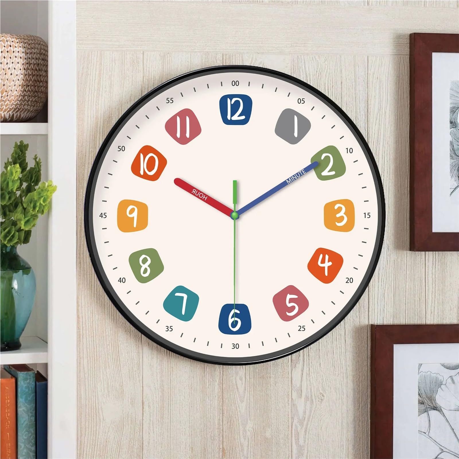 Orologio Da Parete Un orologio da parete semplice e moderno, lancette digitali colorate e colorate progettate