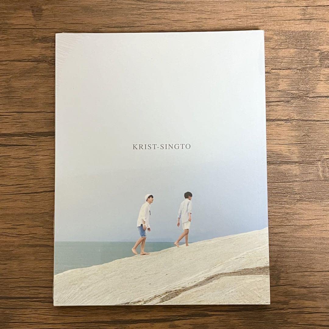 Amazon.co.jp: KristSingto 公式写真集 KISSING 1&2 : おもちゃ