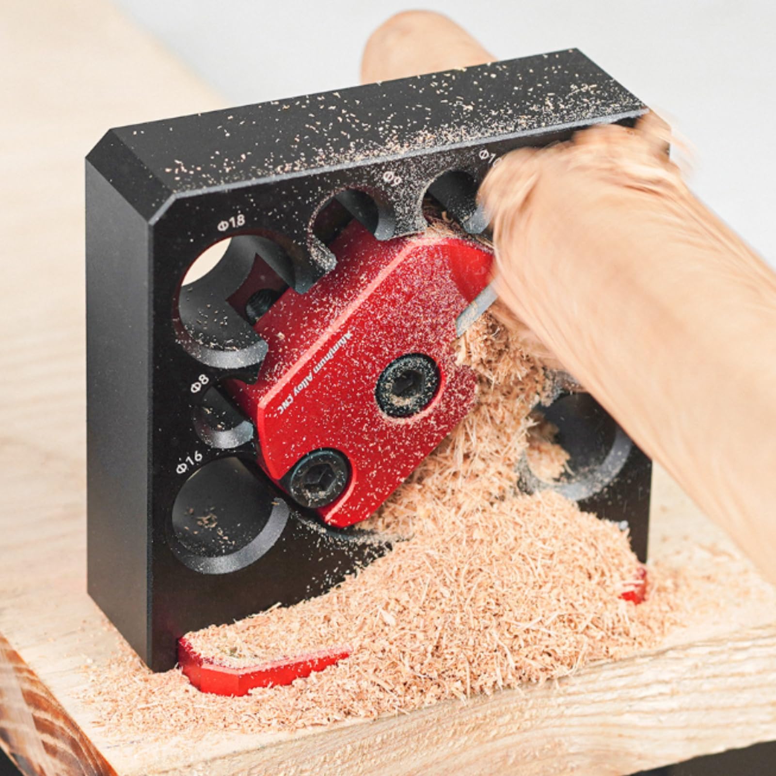 Tondo Rod Dowel Maker Jig Piastra di Centraggio in Lega di Alluminio 8 Fori Trapano Elettrico Fresatura Strumento Ausiliario in Legno Massello per un Taglio più Fluido