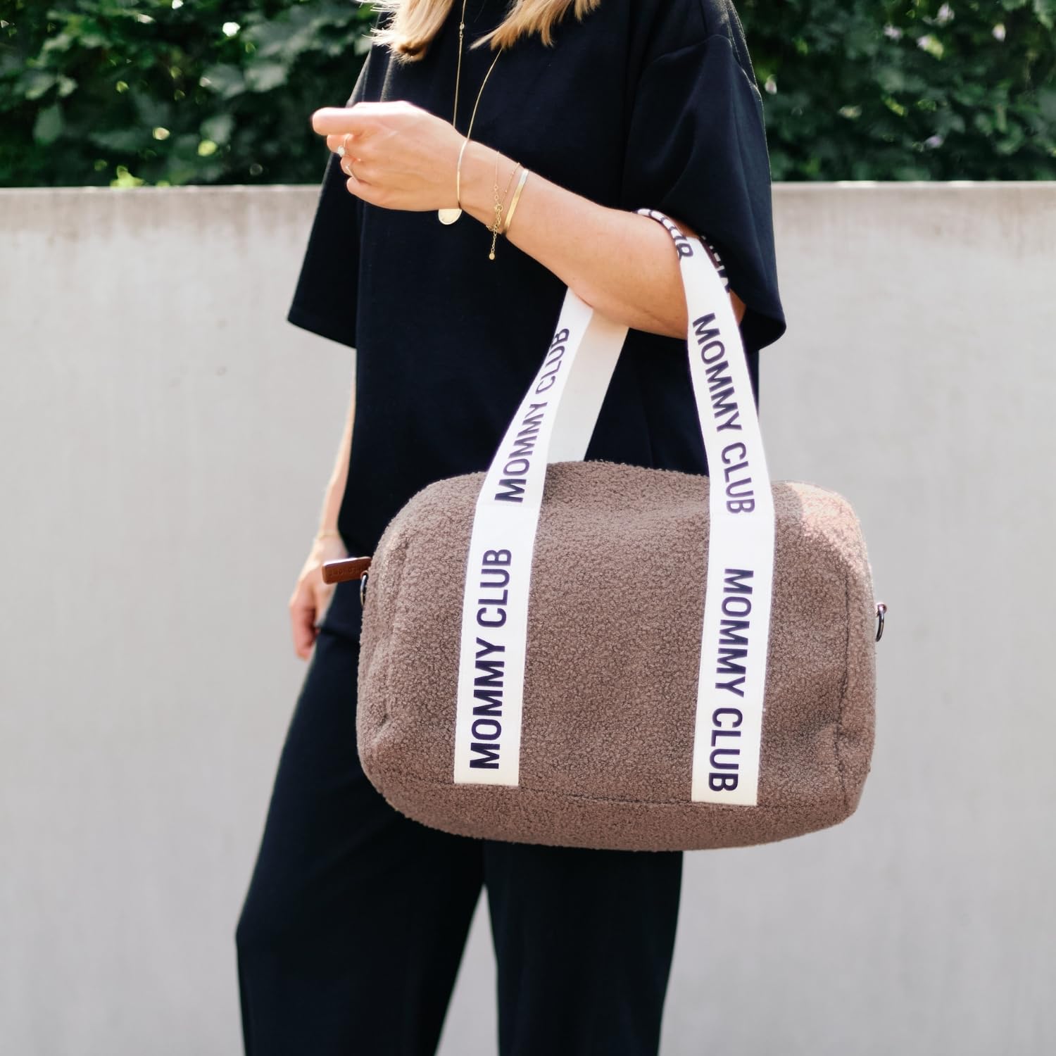 CHILDHOME, Sac A Langer Bebe, Mommy Bag, Matelas a langer bebe Inclus, Nombreux Rangements, Attaches poussette, Bandoulière, Cuir Vegan, 22L, Mommy Club Signature, Teddy Brun