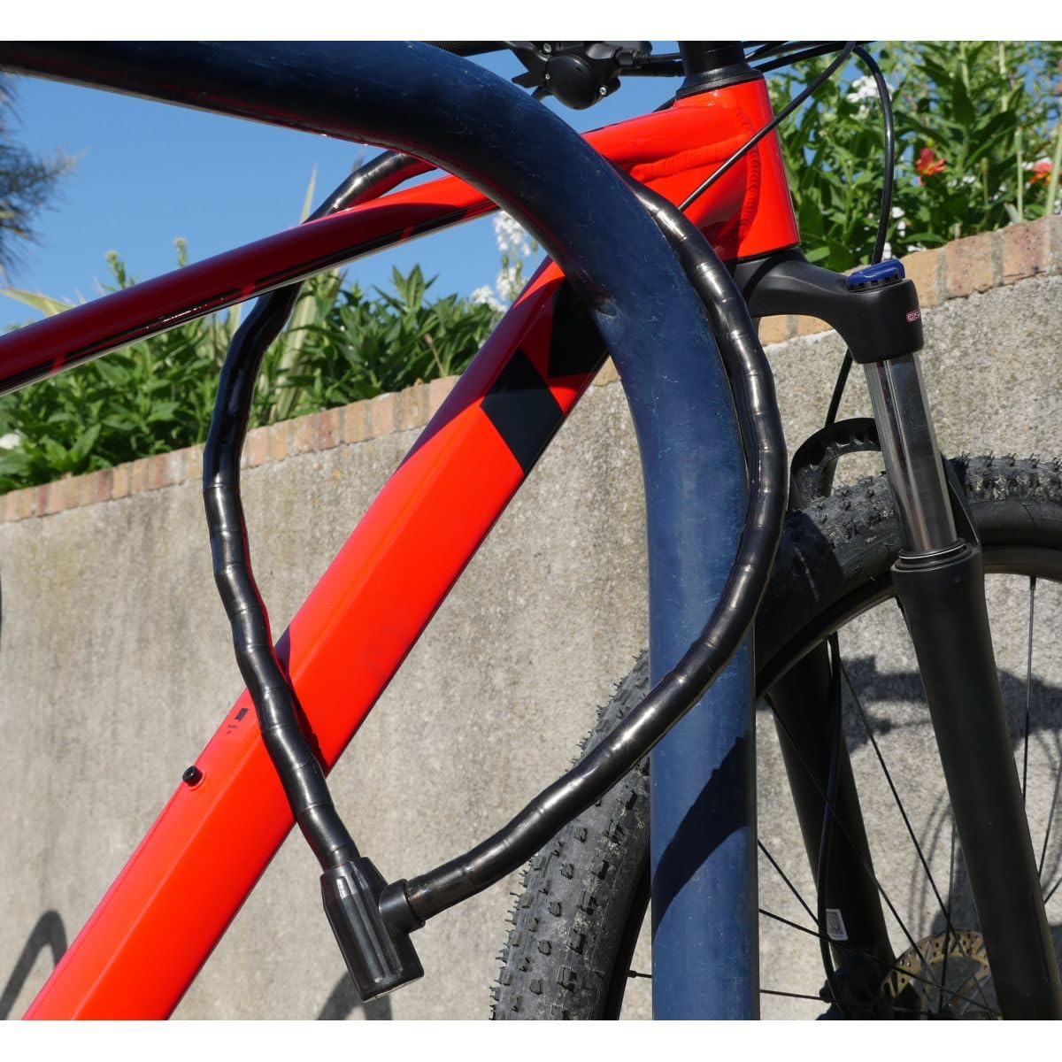 Câble antivol vélo à clé plate 18mm x 100cm en acier et PVC noir et bleu