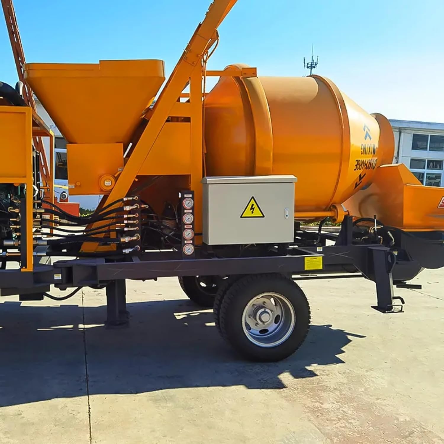 Mobile Concrete Mixer with Concrete Pump, Concrete Mixer Pump Truck Type Machine for Construction Use