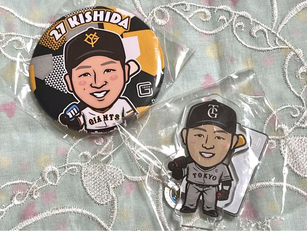 Amazon.co.jp: ジャイアンツ 岡本和真 岸田行倫 ガチャ アクスタ