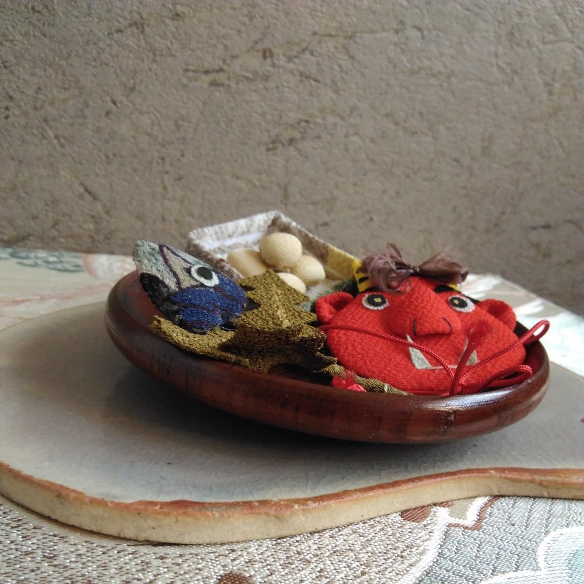 蓮と南天、ヒイラギの節分飾り　赤鬼お面付き Amazon.co.jp: 柊和 節分飾り 赤鬼 お面 節分 鬼 赤鬼 鰯 大豆