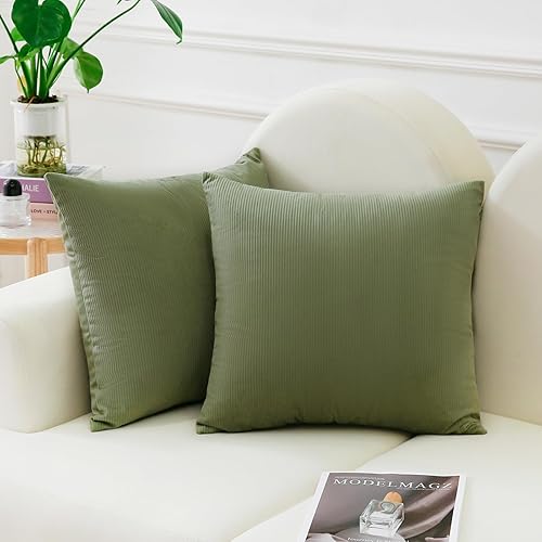 JIAHANNHA Juego de 2 fundas de almohada de terciopelo verde oliva de 24 x 24 pulgadas, fundas de cojín cuadradas con diseño de rayas suaves y